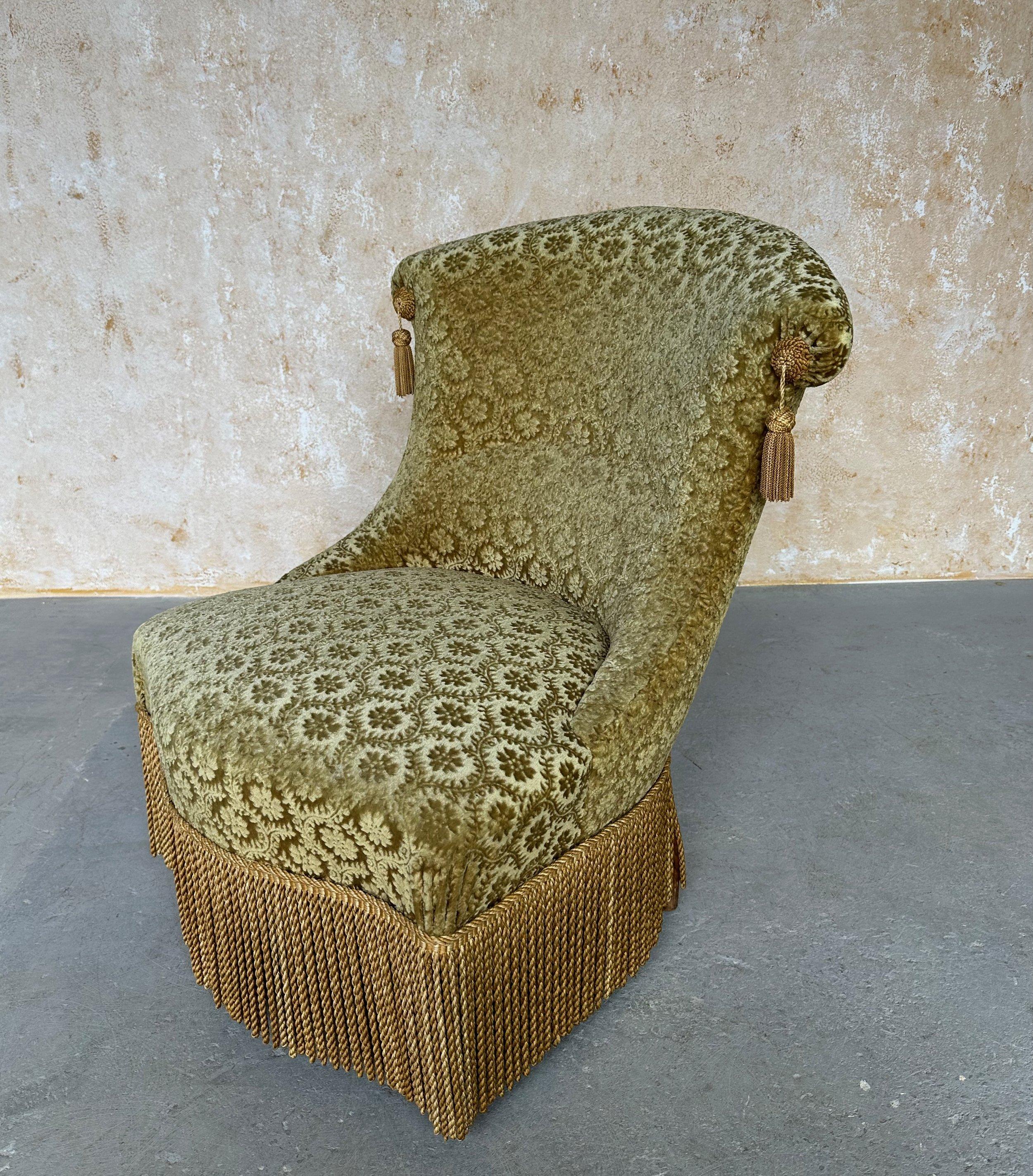 French 19th Century Slipper Chair In Good Condition For Sale In Buchanan, NY