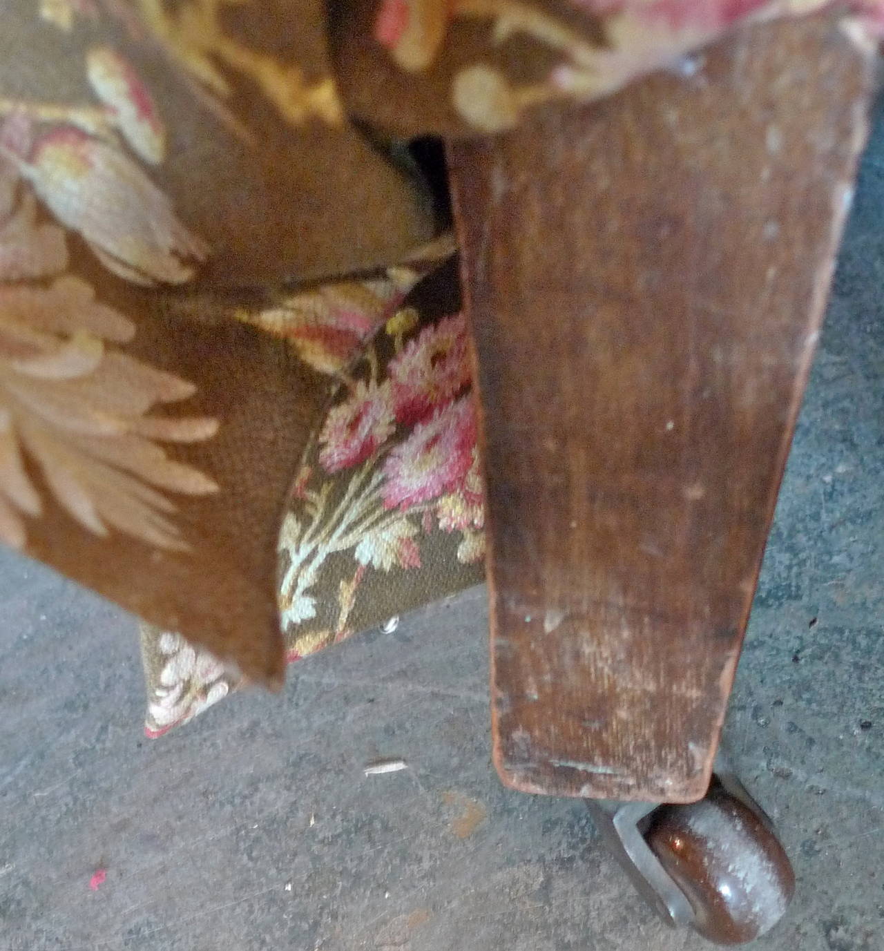 French 19th Century Slipper Chair with Floral Pattern Fabric 1