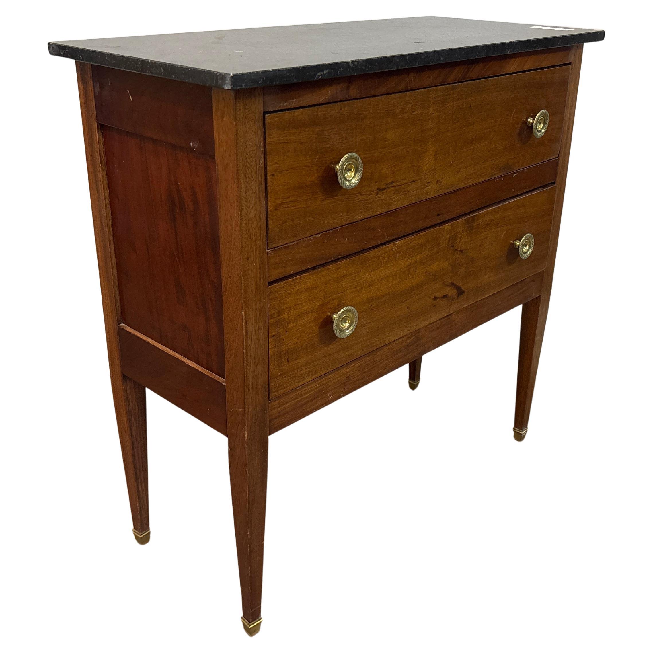 Piccola commode francese del XIX secolo in vendita 4