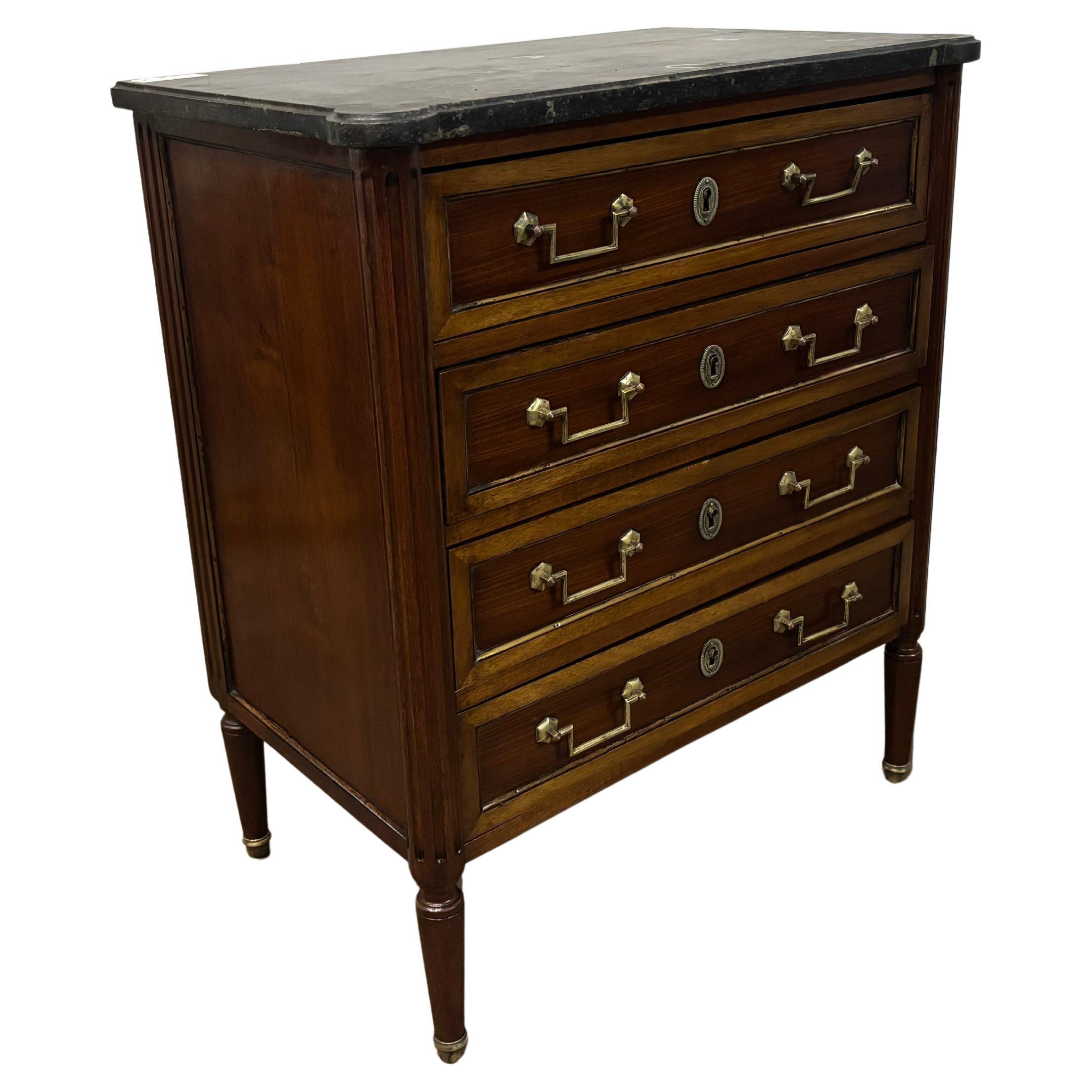 Petite commode française du 19e siècle en vente 4