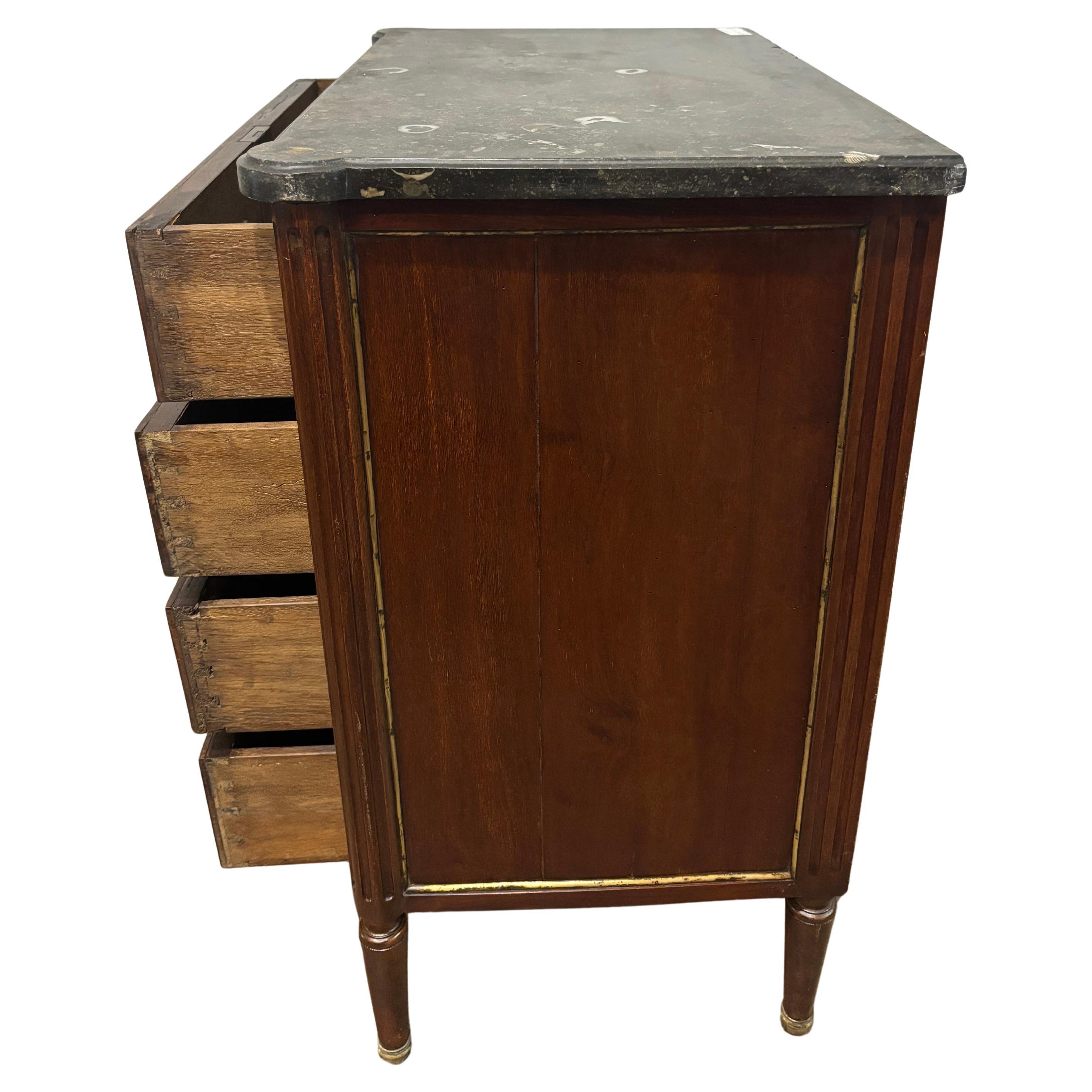 Laiton Petite commode française du 19e siècle en vente