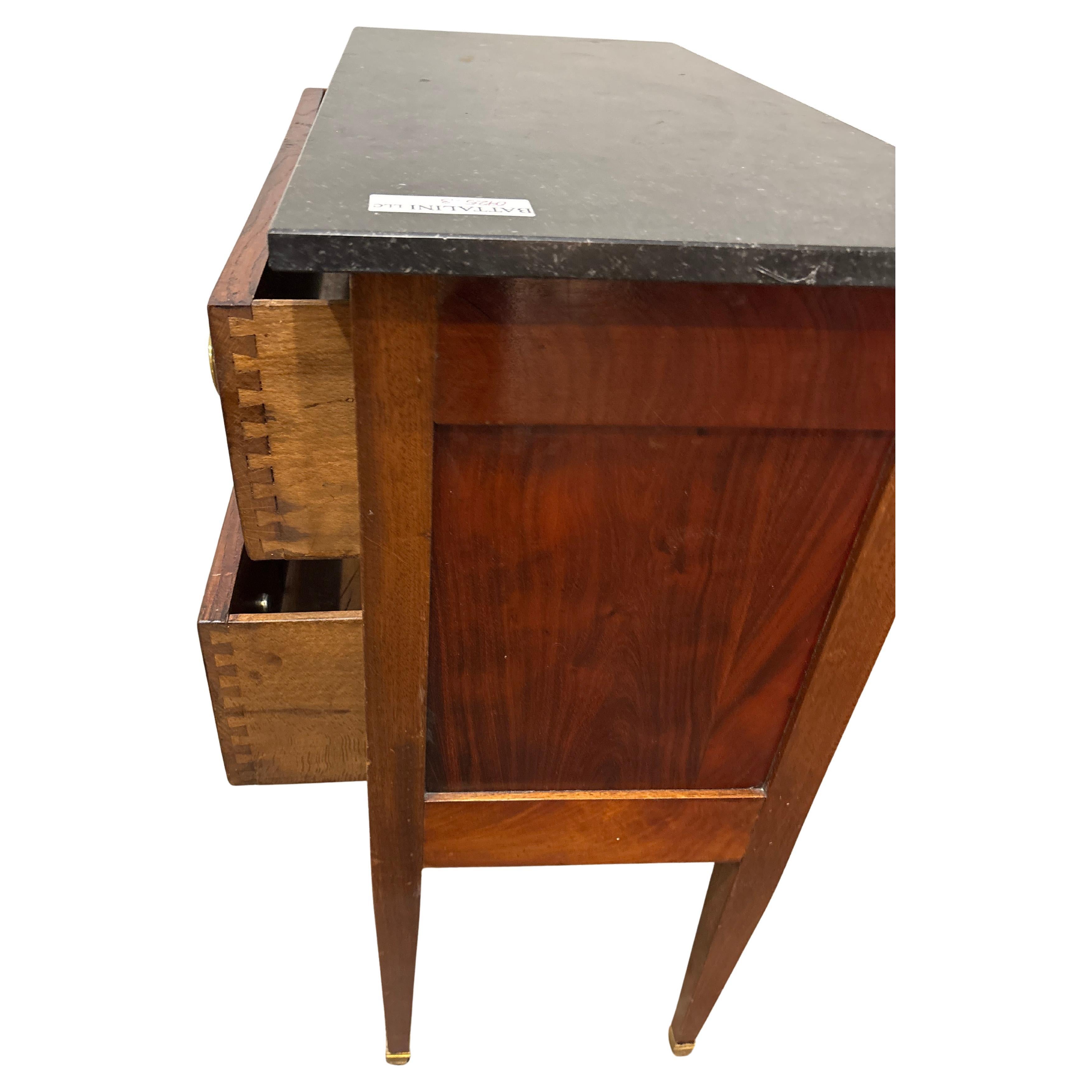 Piccola commode francese del XIX secolo in vendita 1