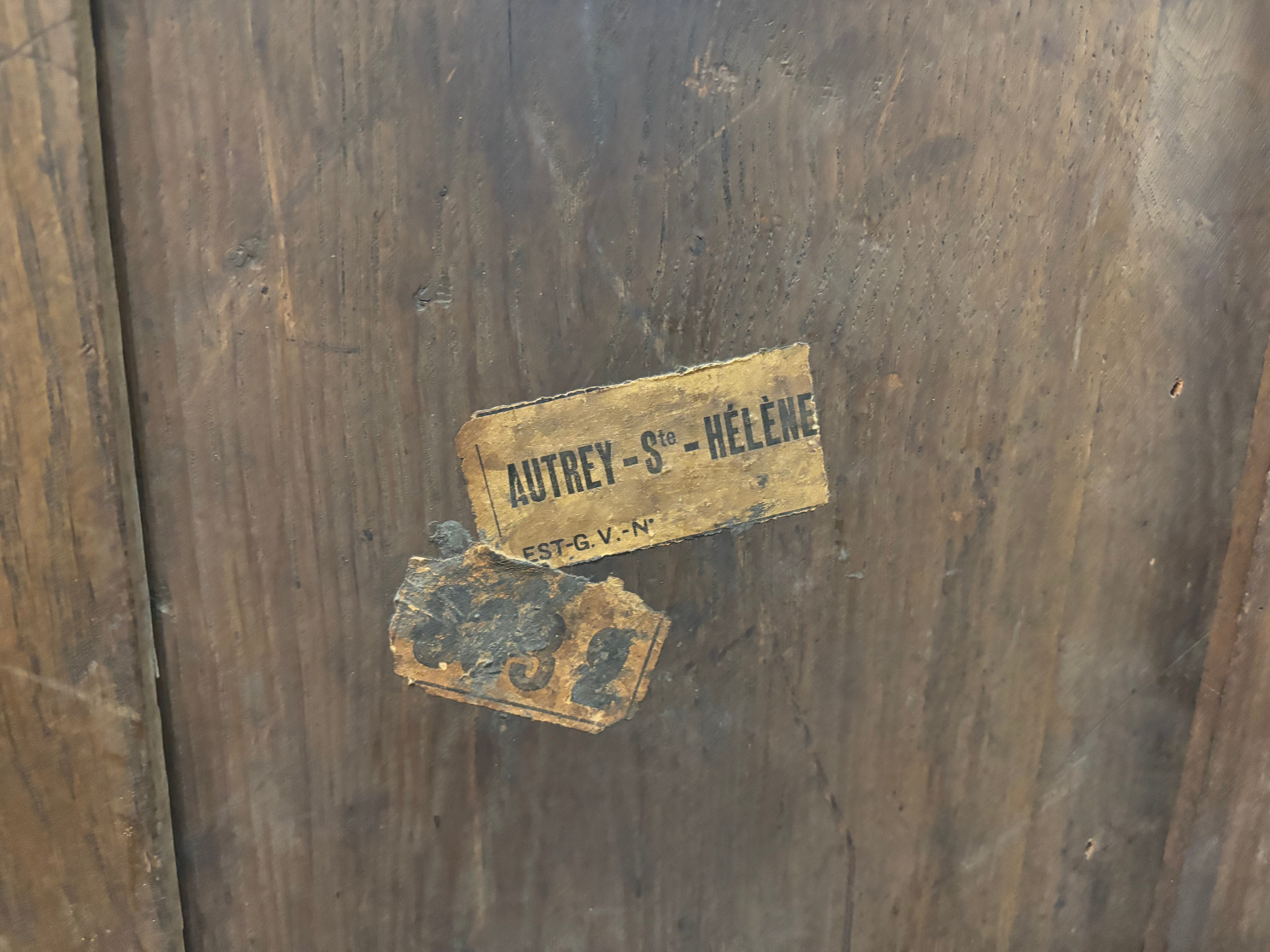 Petite commode française du 19e siècle en vente 2