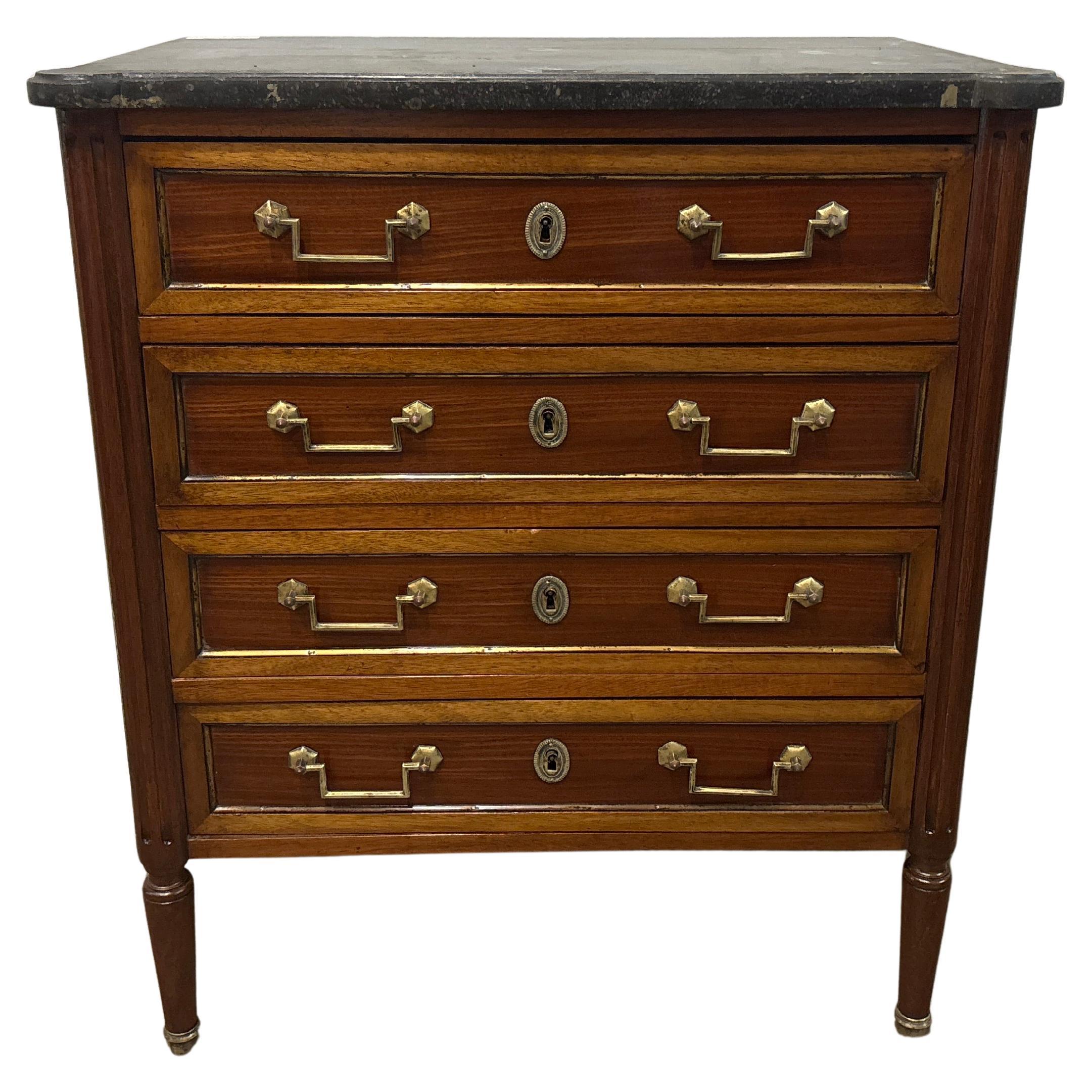 Petite commode française du 19e siècle en vente