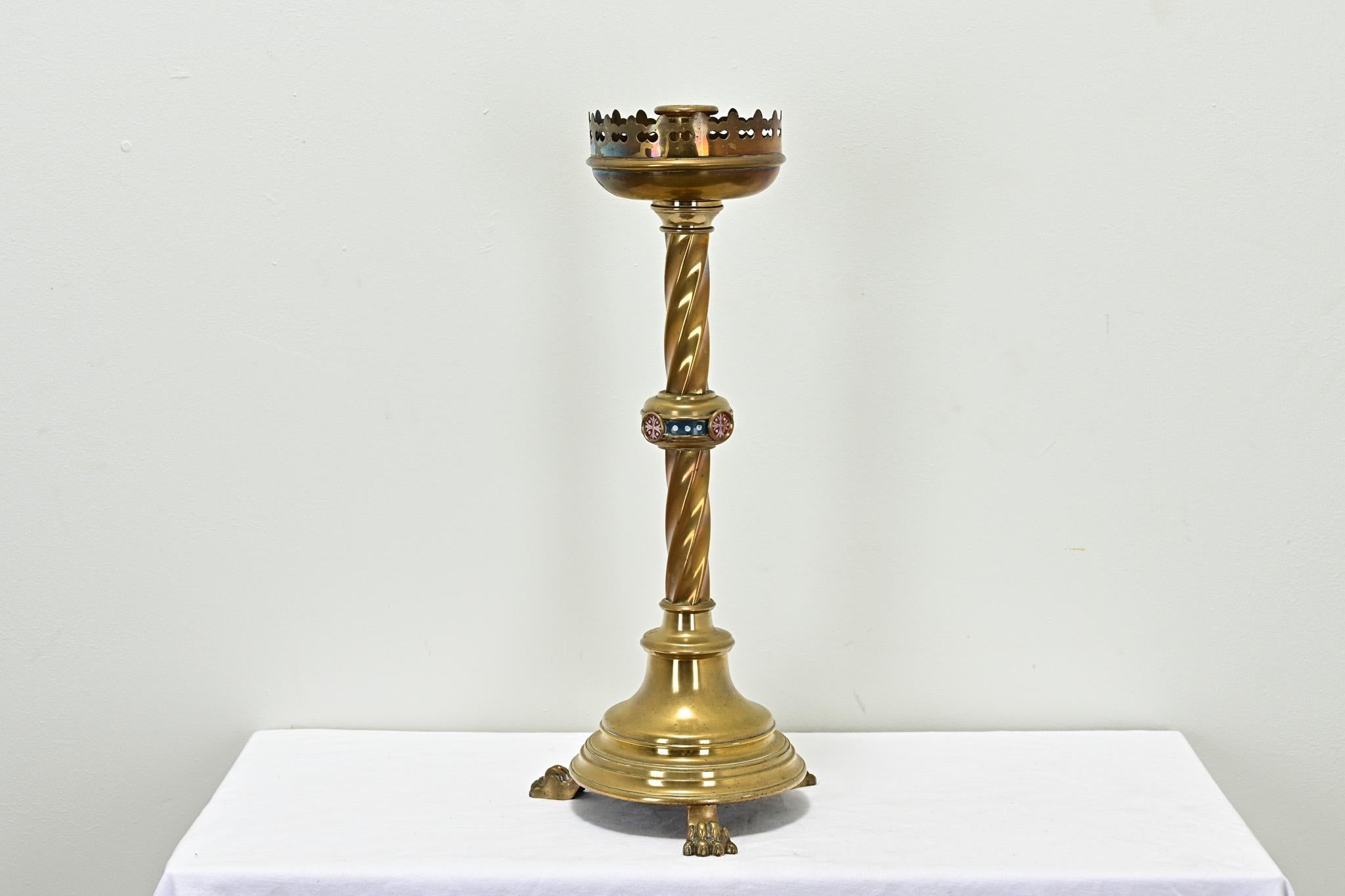 Francese Candeliere da altare in ottone massiccio francese del XIX secolo in vendita