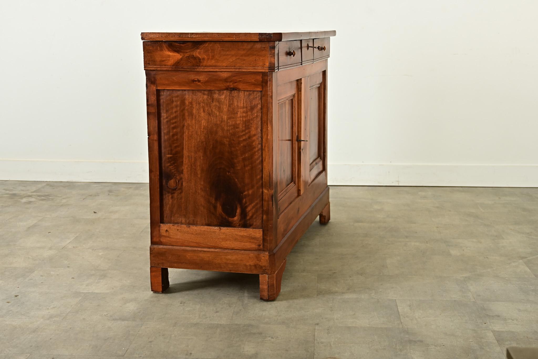 Buffet francese del XIX secolo in legno massiccio di frutta in vendita 3