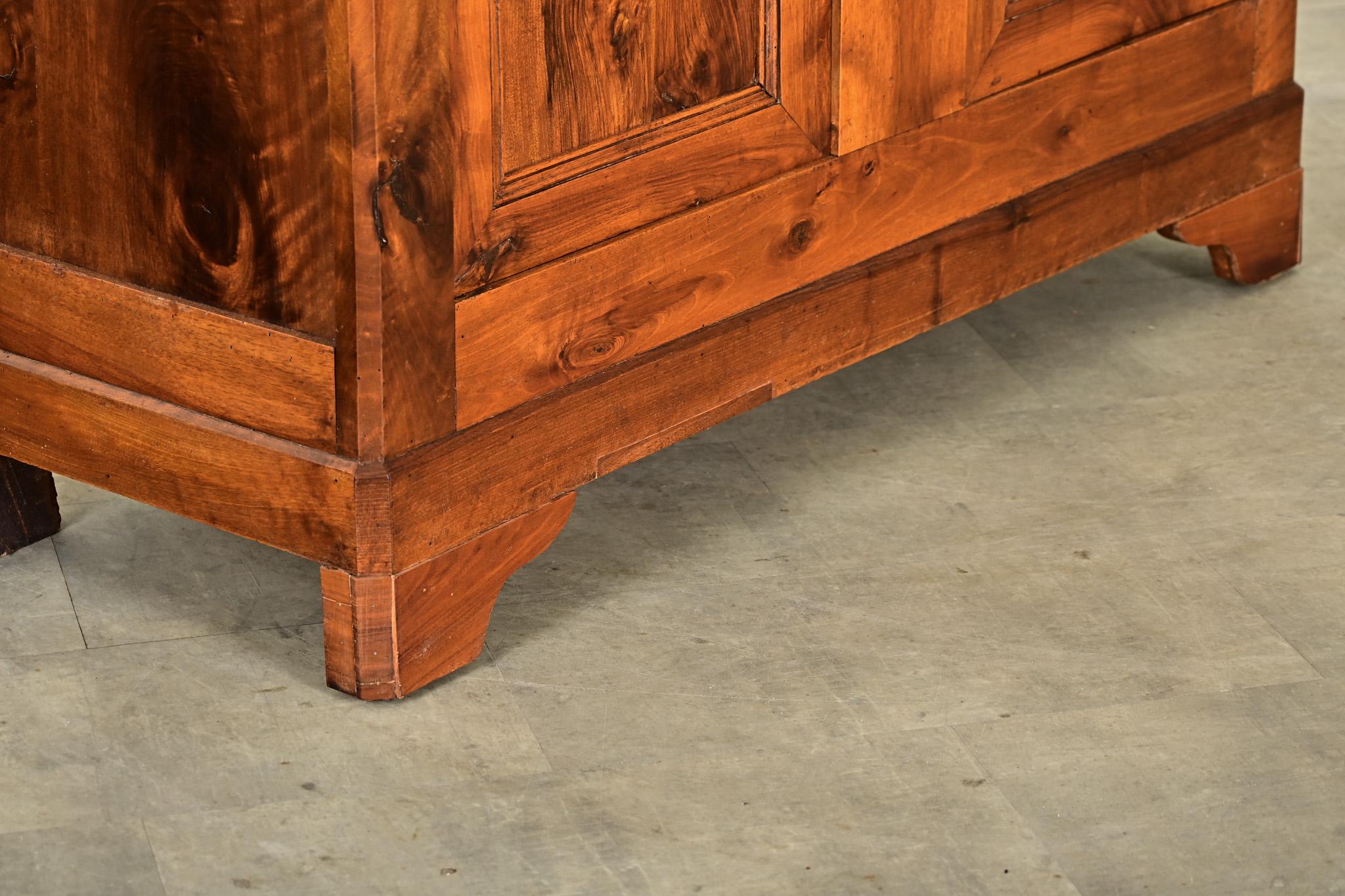 Buffet francese del XIX secolo in legno massiccio di frutta in vendita 4