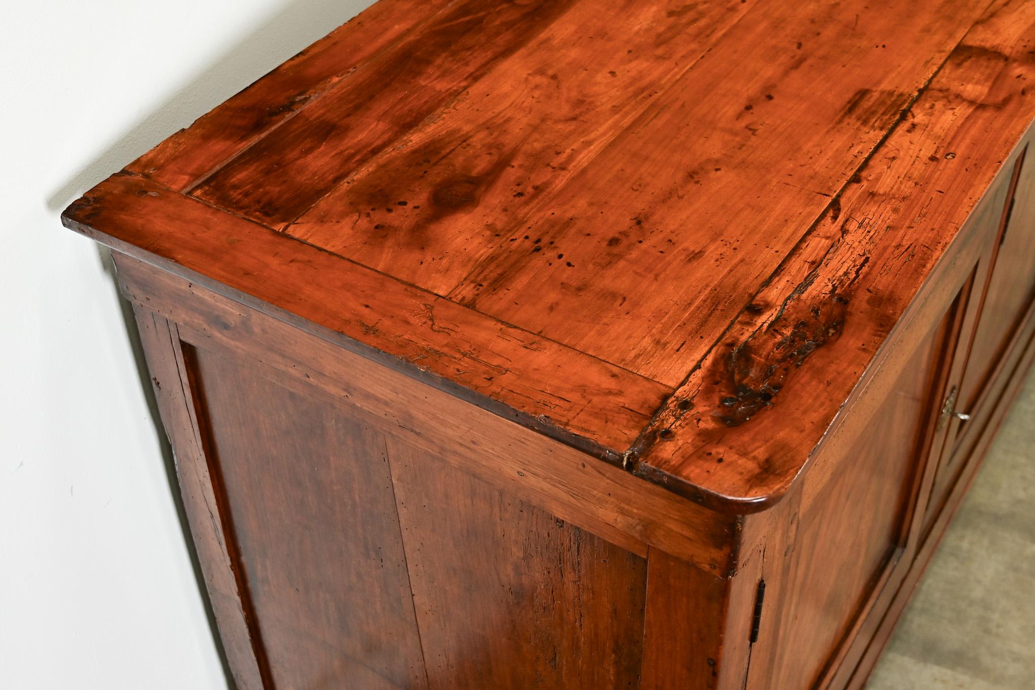 Luigi Filippo Buffet francese del XIX secolo in legno massiccio di frutta in vendita