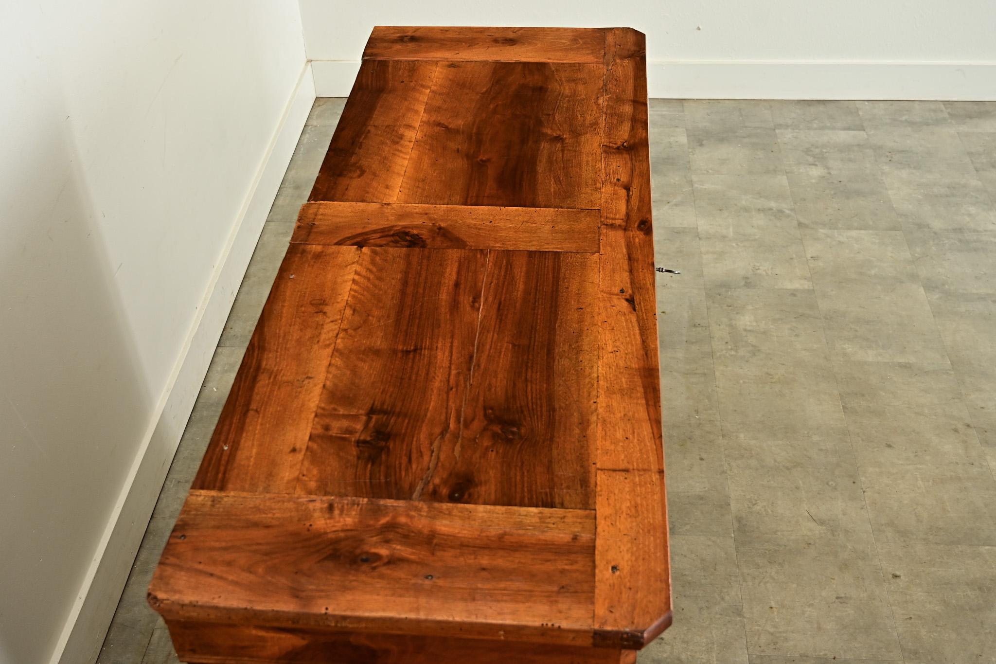 Legno di alberi da frutto Buffet francese del XIX secolo in legno massiccio di frutta in vendita