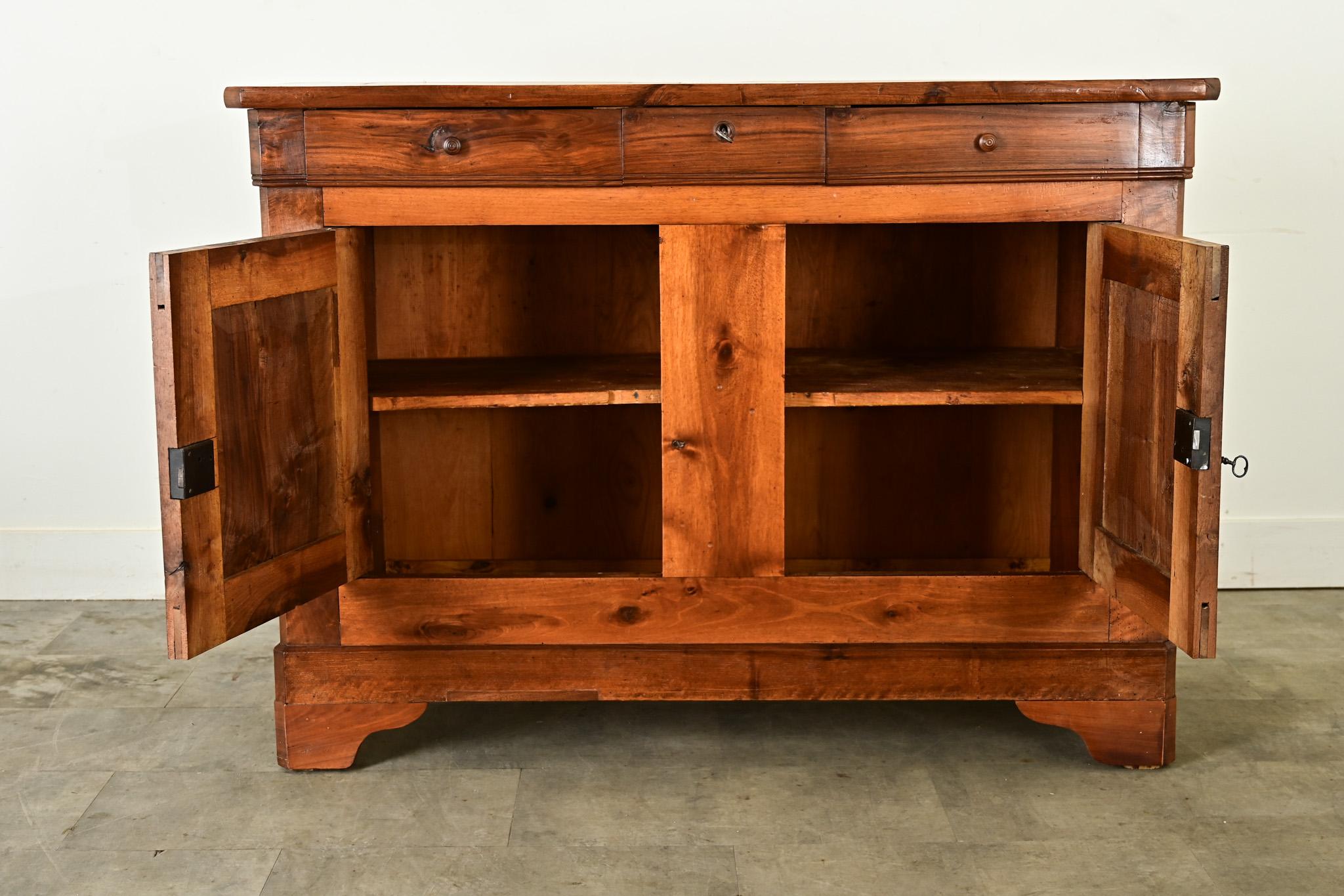 Buffet francese del XIX secolo in legno massiccio di frutta in vendita 1