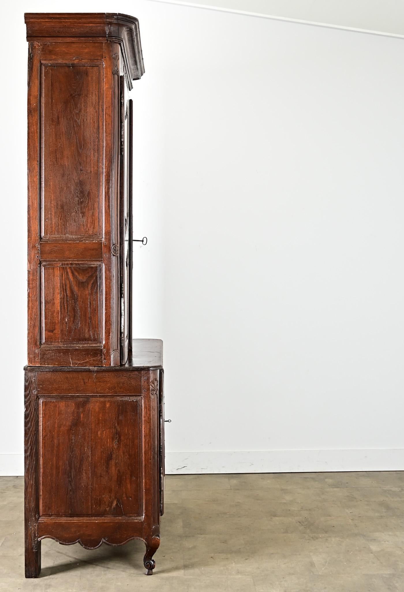 French 19th Century Solid Oak Buffet à Deux Corps en vente 2
