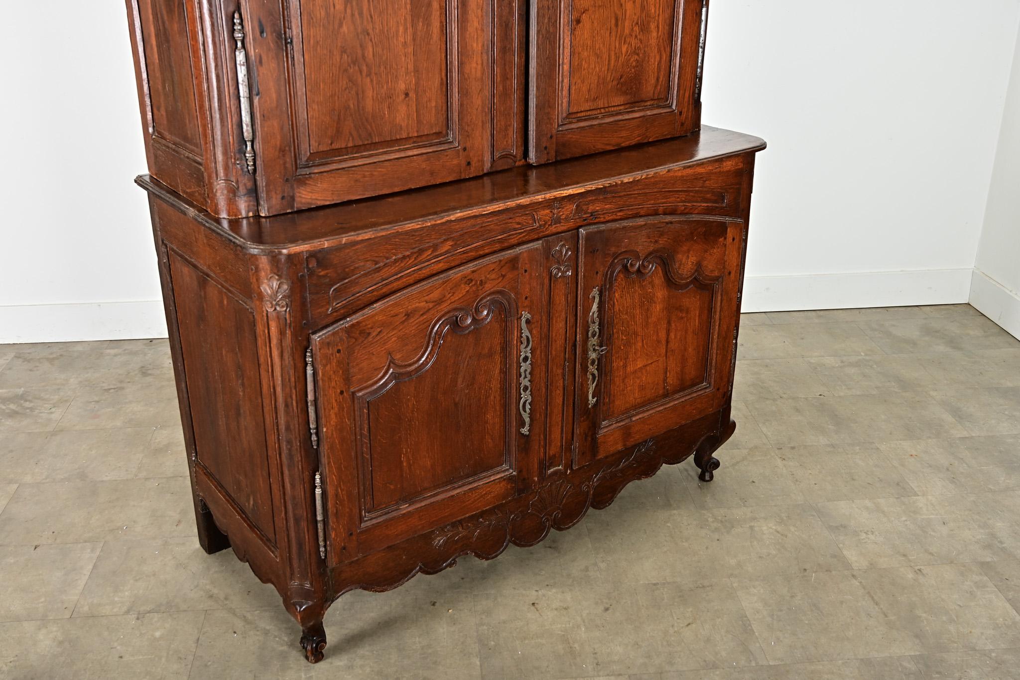 French 19th Century Solid Oak Buffet à Deux Corps en vente 3