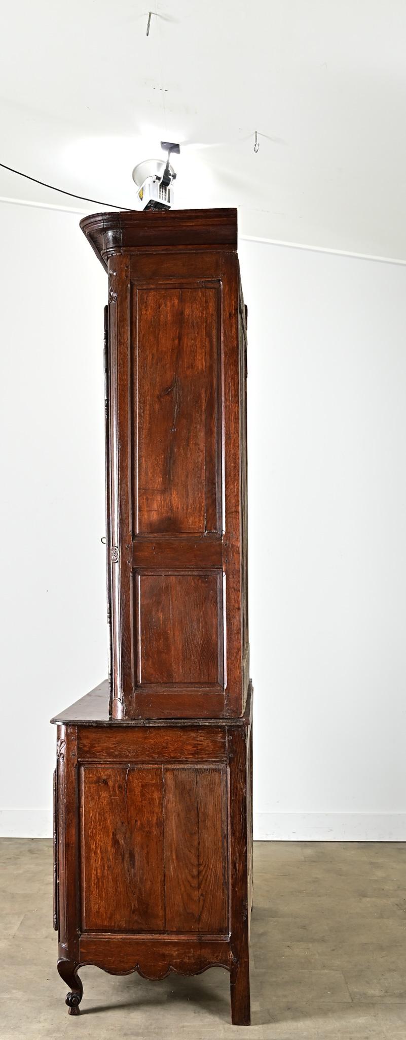 French 19th Century Solid Oak Buffet à Deux Corps en vente 6