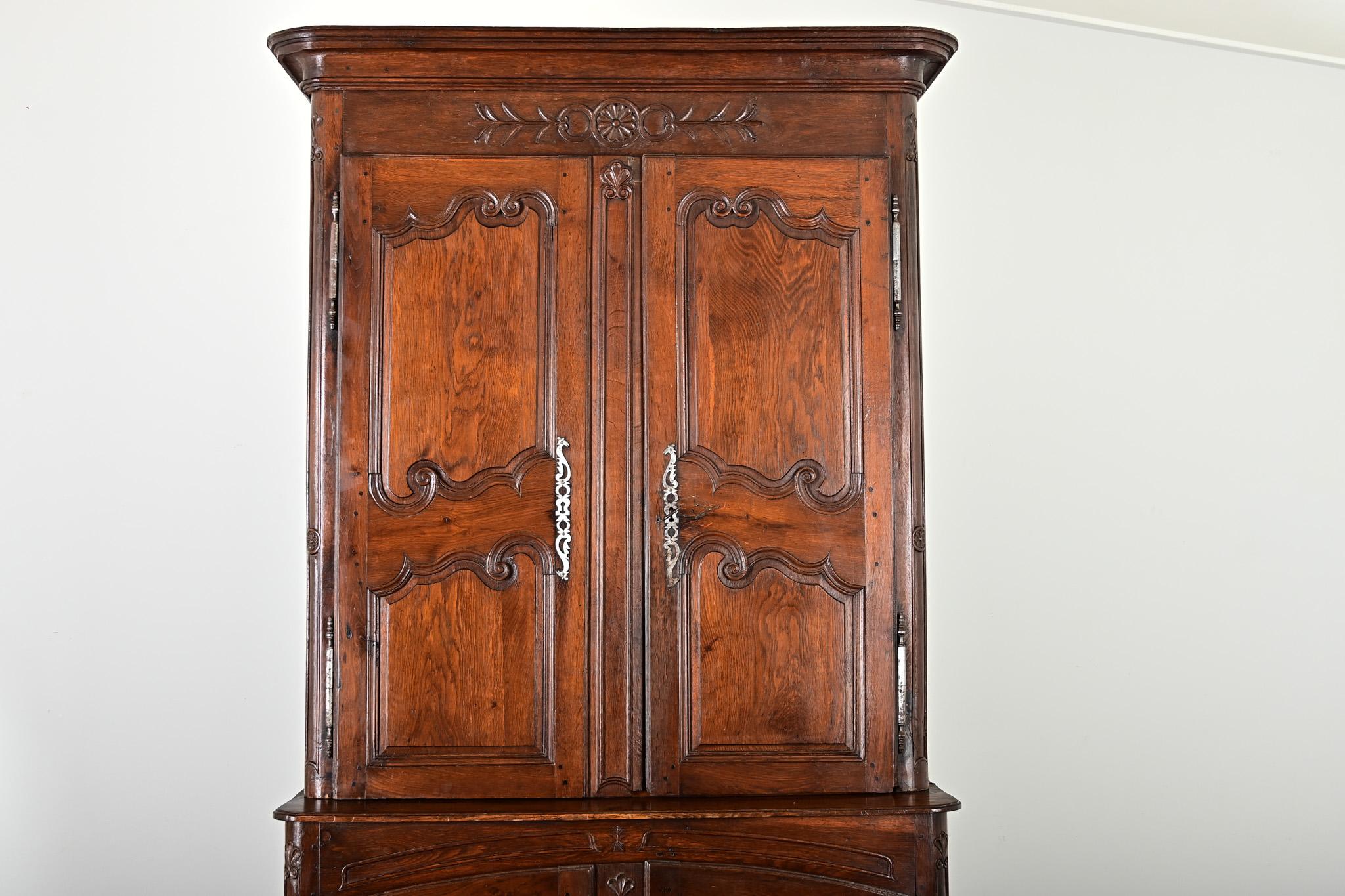 French 19th Century Solid Oak Buffet à Deux Corps en vente 1