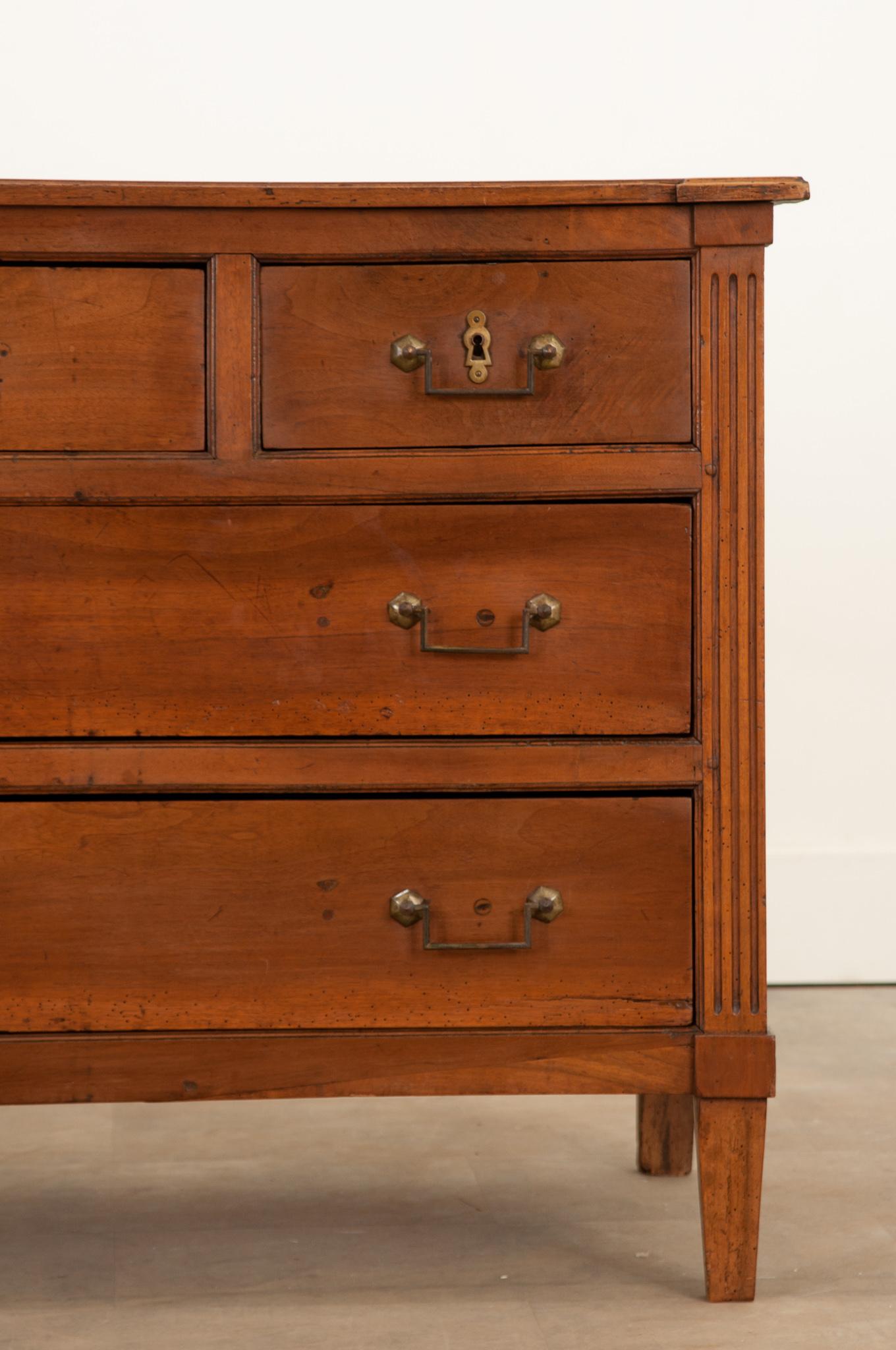 A classically designed Directoire period commode, crafted in France during the 1790s. Composed of solid walnut that’s gained a fantastic patina. The shaped top showcases the hardwood grain beautifully. A bank of 5 drawers all feature functioning