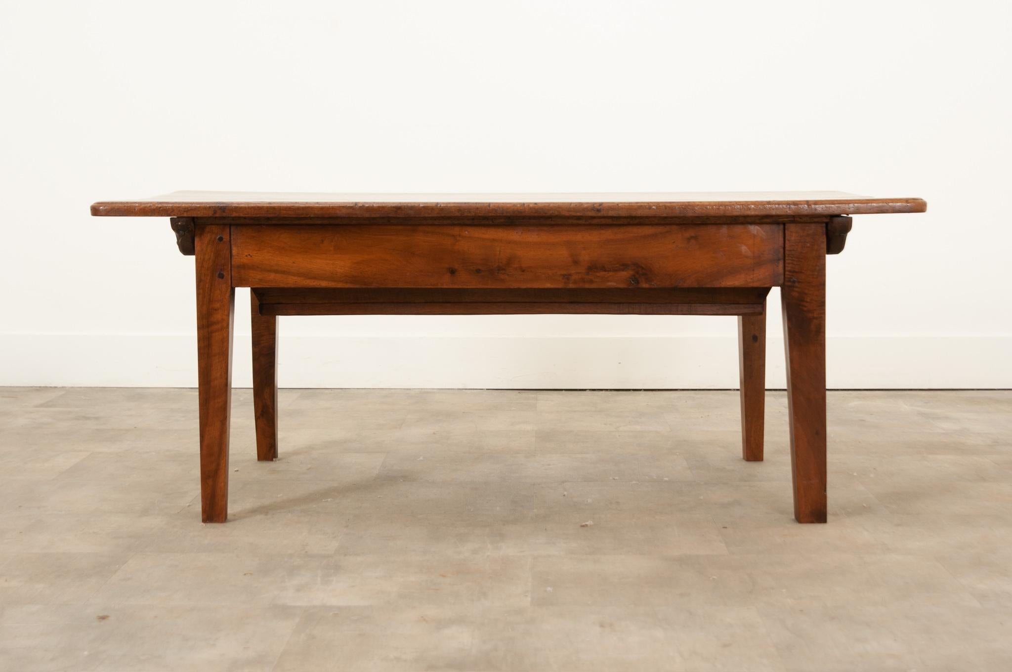 French 19th Century Solid Walnut Petrin Coffee Table In Good Condition For Sale In Baton Rouge, LA