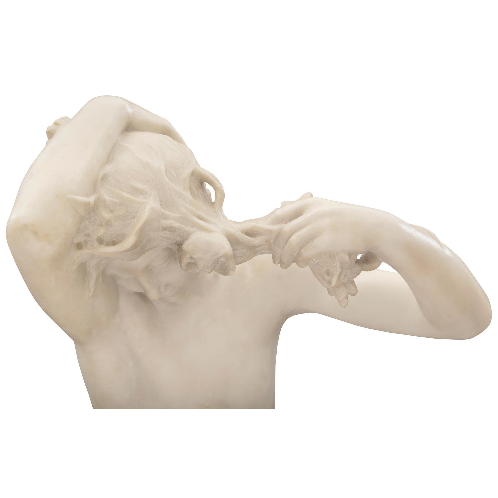 Marmo Statua/bacino in marmo bianco massiccio di Carrara del XIX secolo francese in vendita
