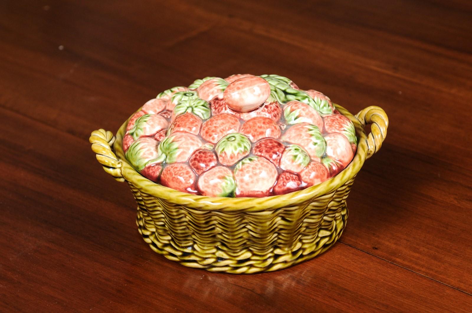 French 19th Century Strawberry and Wicker Basket Pottery Dish with Lid In Good Condition In Atlanta, GA