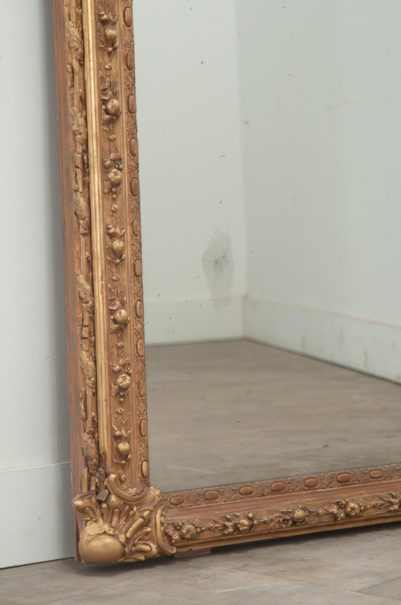 Miroir symétrique doré français du 19e siècle en vente 2
