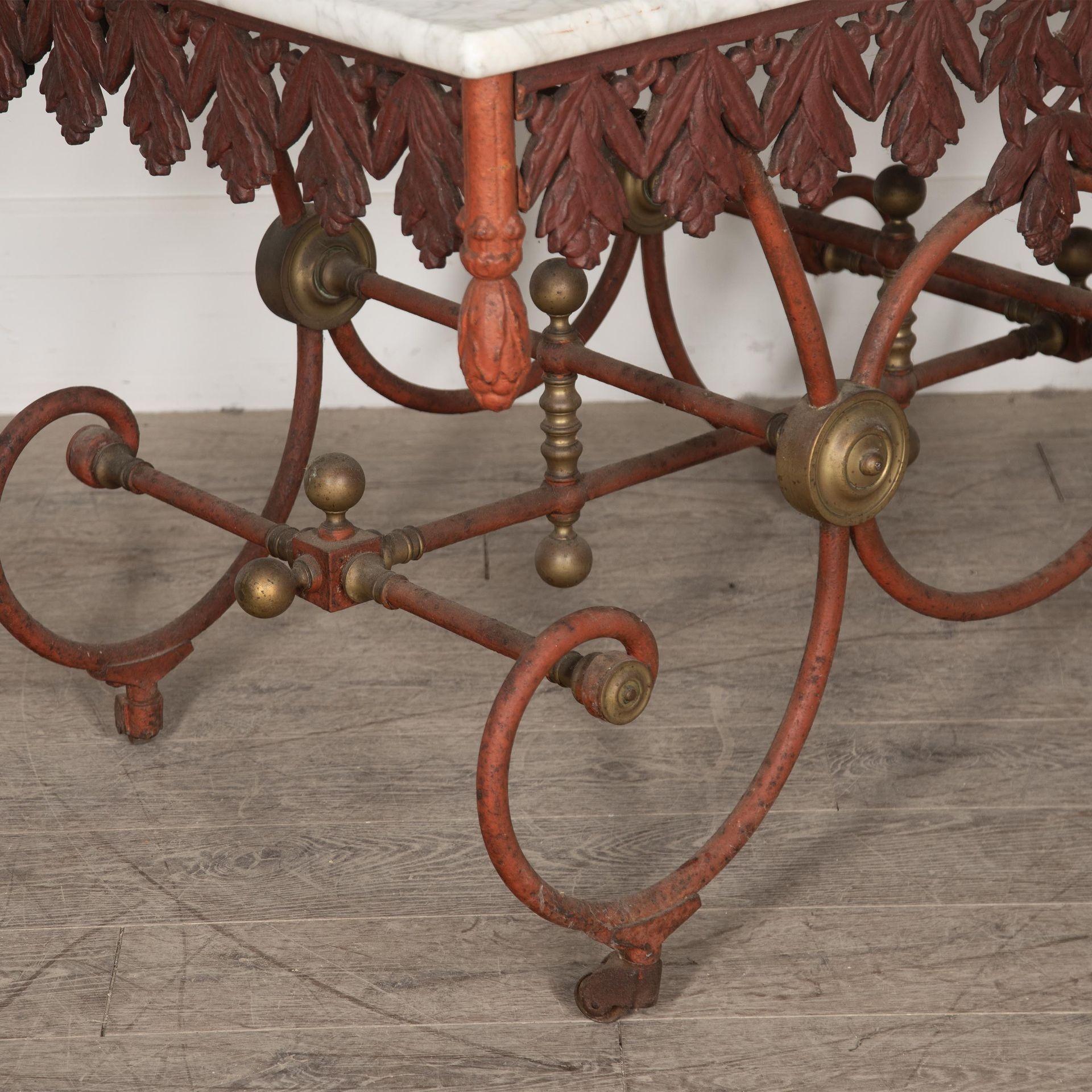 Mesa de Boucher francesa del siglo XIX en venta 4