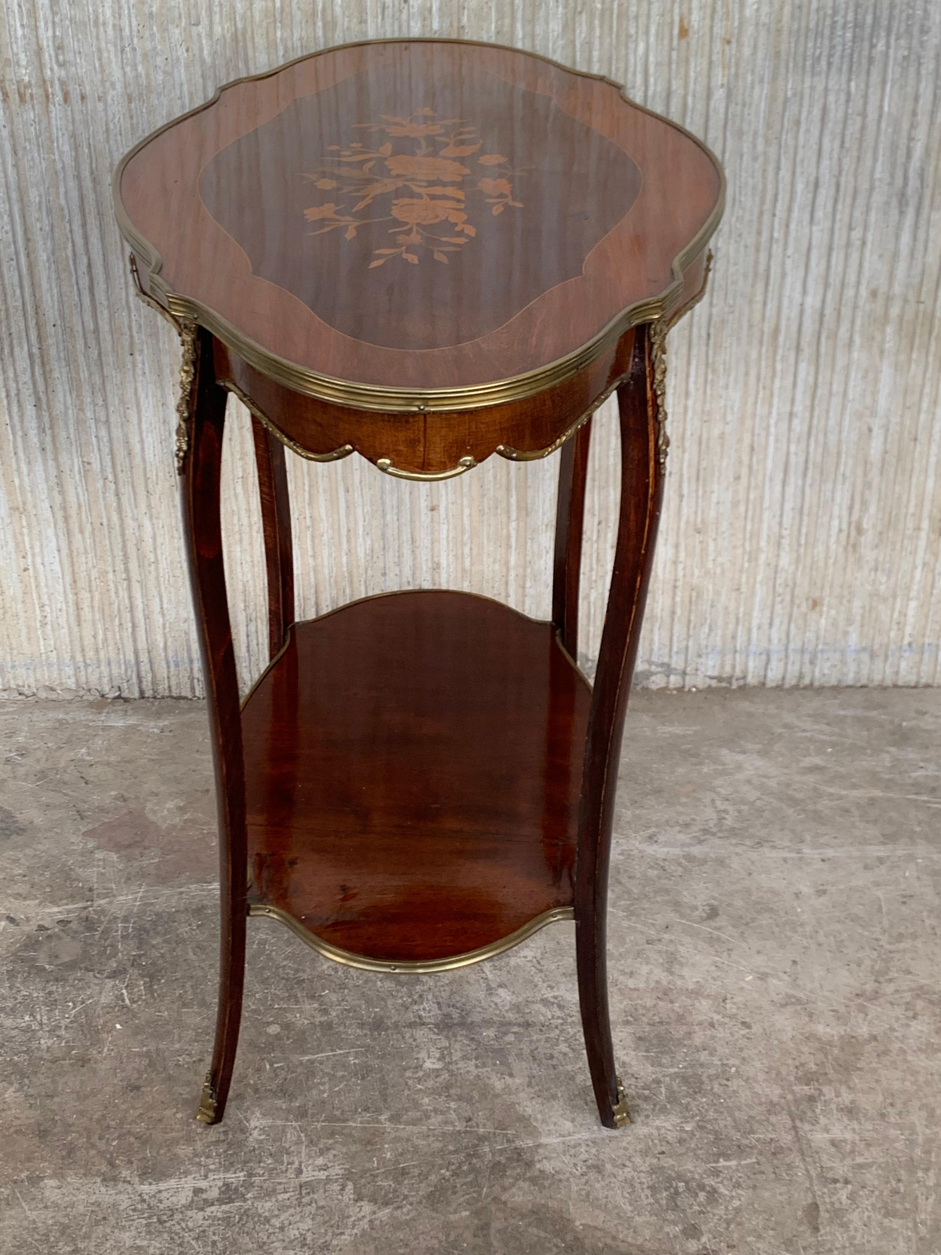French 19th Century Table Louis XV Style with Floral Marquetry and Gilt Bronze In Good Condition For Sale In Miami, FL