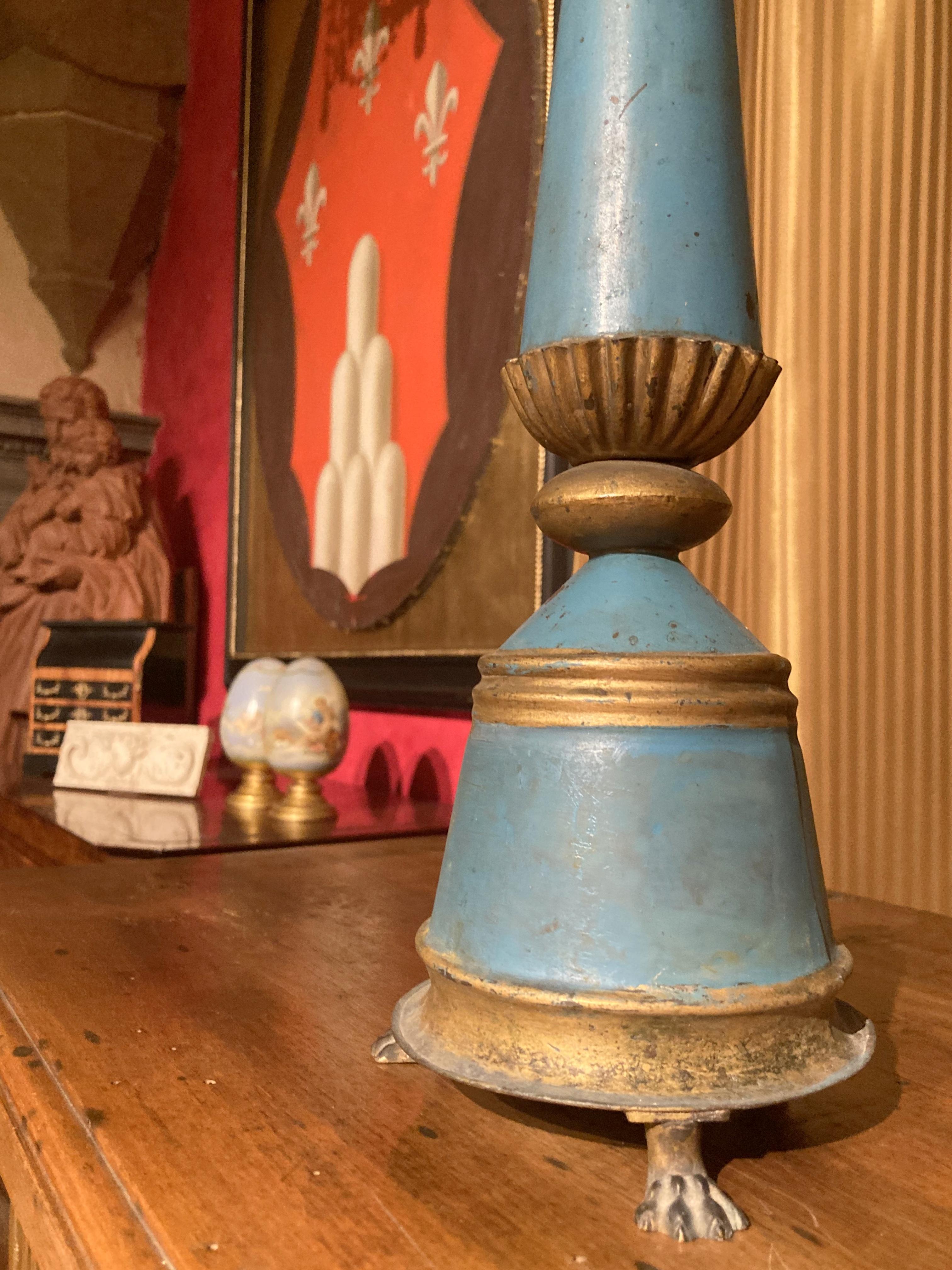 Große blau bemalte Kerzenständer aus dem 19. Jahrhundert und vergoldete Pakete aus dem 19. Jh. im Angebot 5
