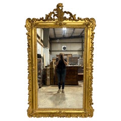Specchio alto francese del XIX secolo, design intagliato a foglia d'oro, Circa 1840