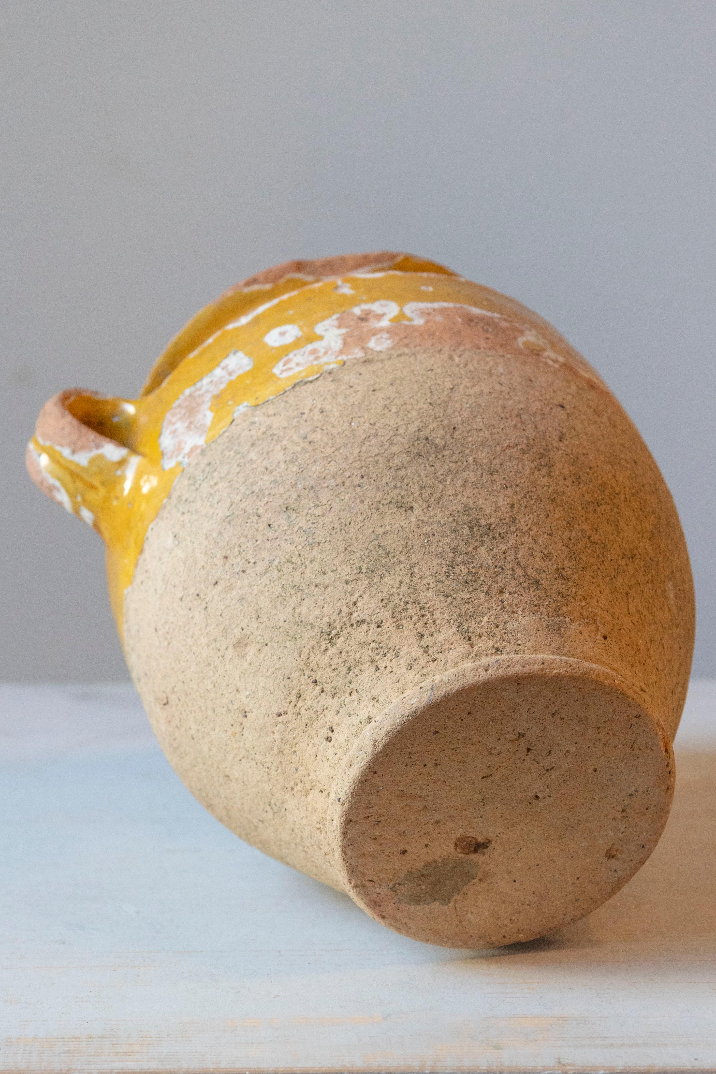 Vaso di terracotta francese del XIX secolo con smalto alla senape in vendita 2