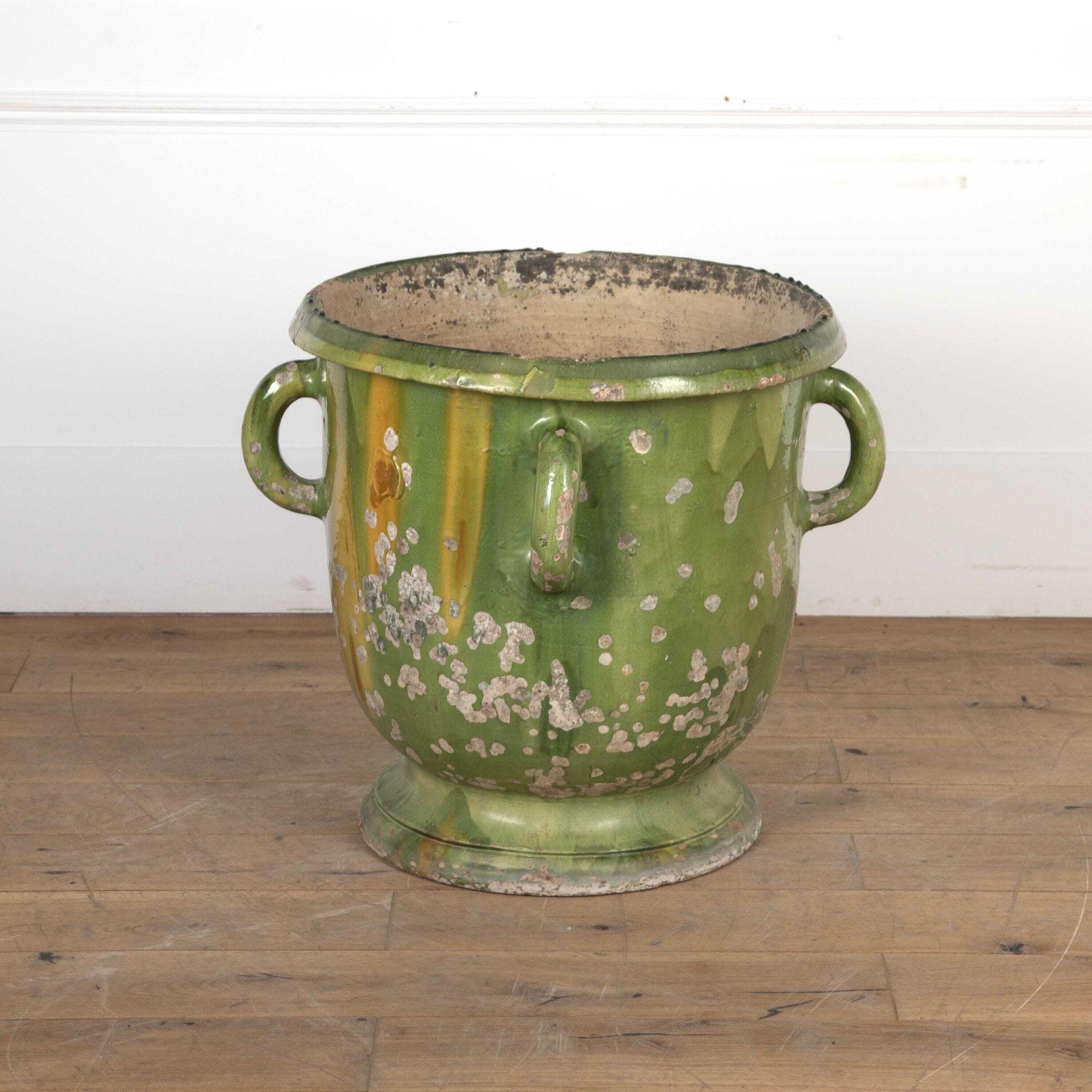 Grüne französische Terrakotta-Vase aus dem 19. Jahrhundert (Französisch) im Angebot