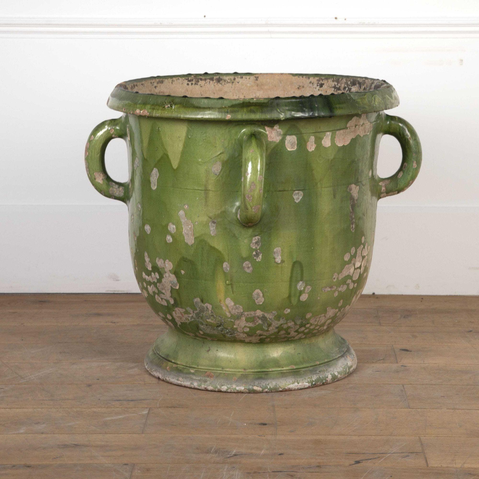 Grüne französische Terrakotta-Vase aus dem 19. Jahrhundert im Angebot 1