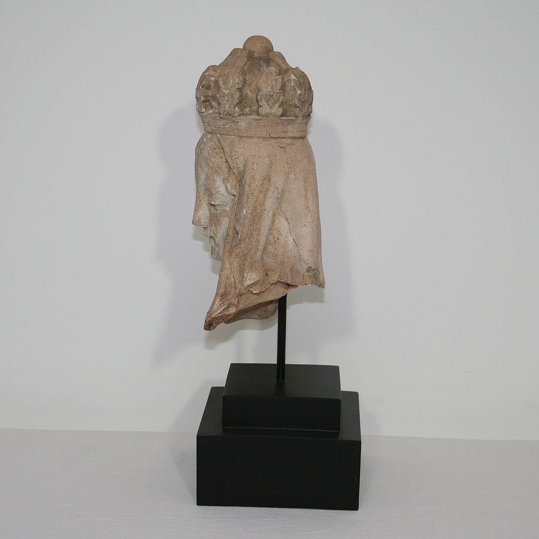 French 19th Century Terracotta Head of a Madonna In Good Condition In Buisson, FR