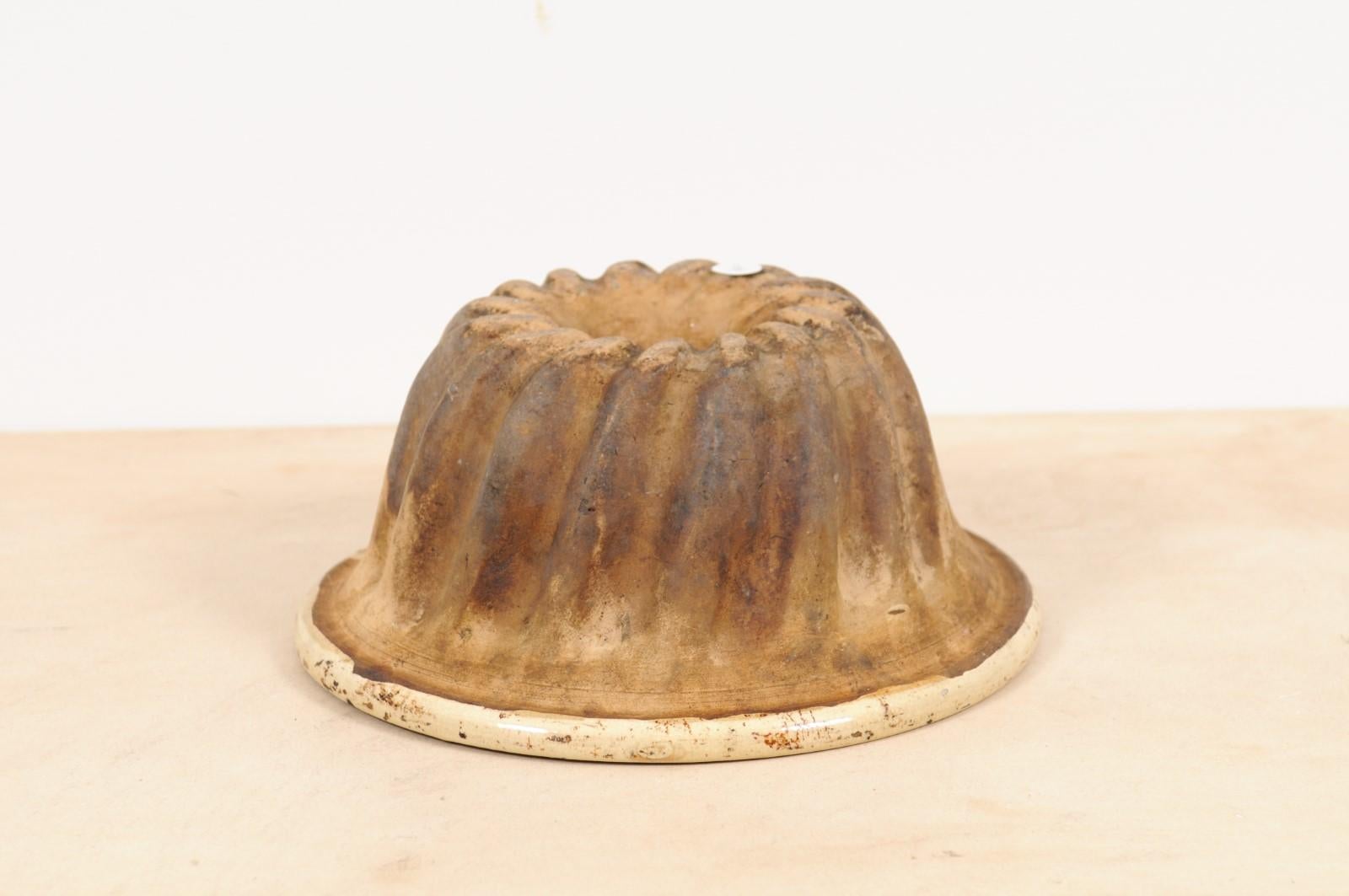 French 19th Century Terracotta Kouglof Cake Mold with Beige and Brown Tones For Sale 4