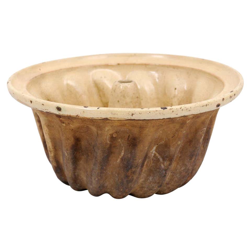 Stoneware Baking Form Cake Baking Mold, circa 1910 For Sale at 1stDibs