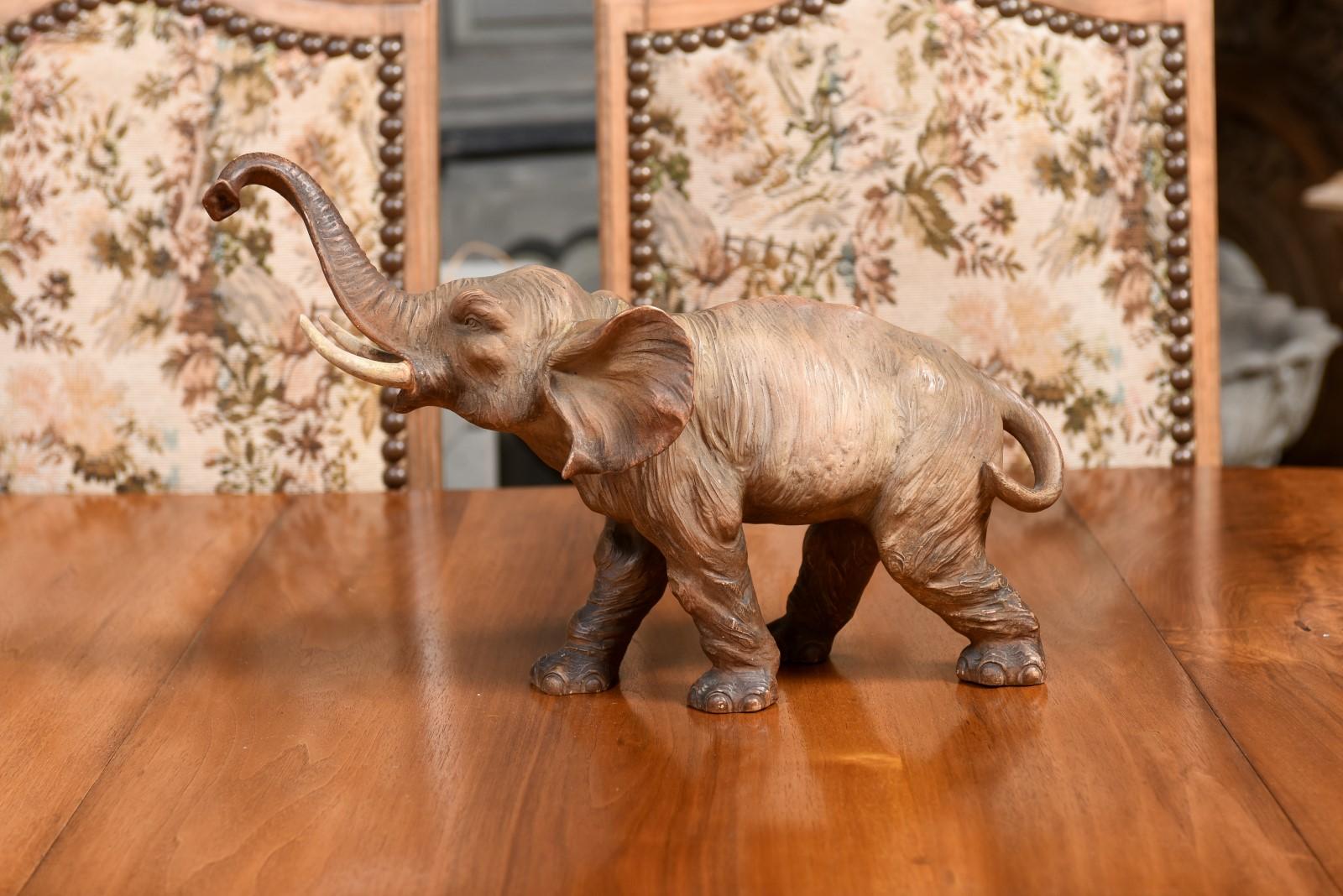 Sculpture française du 19ème siècle en terre cuite représentant un éléphant marchant d'Asie en vente 4