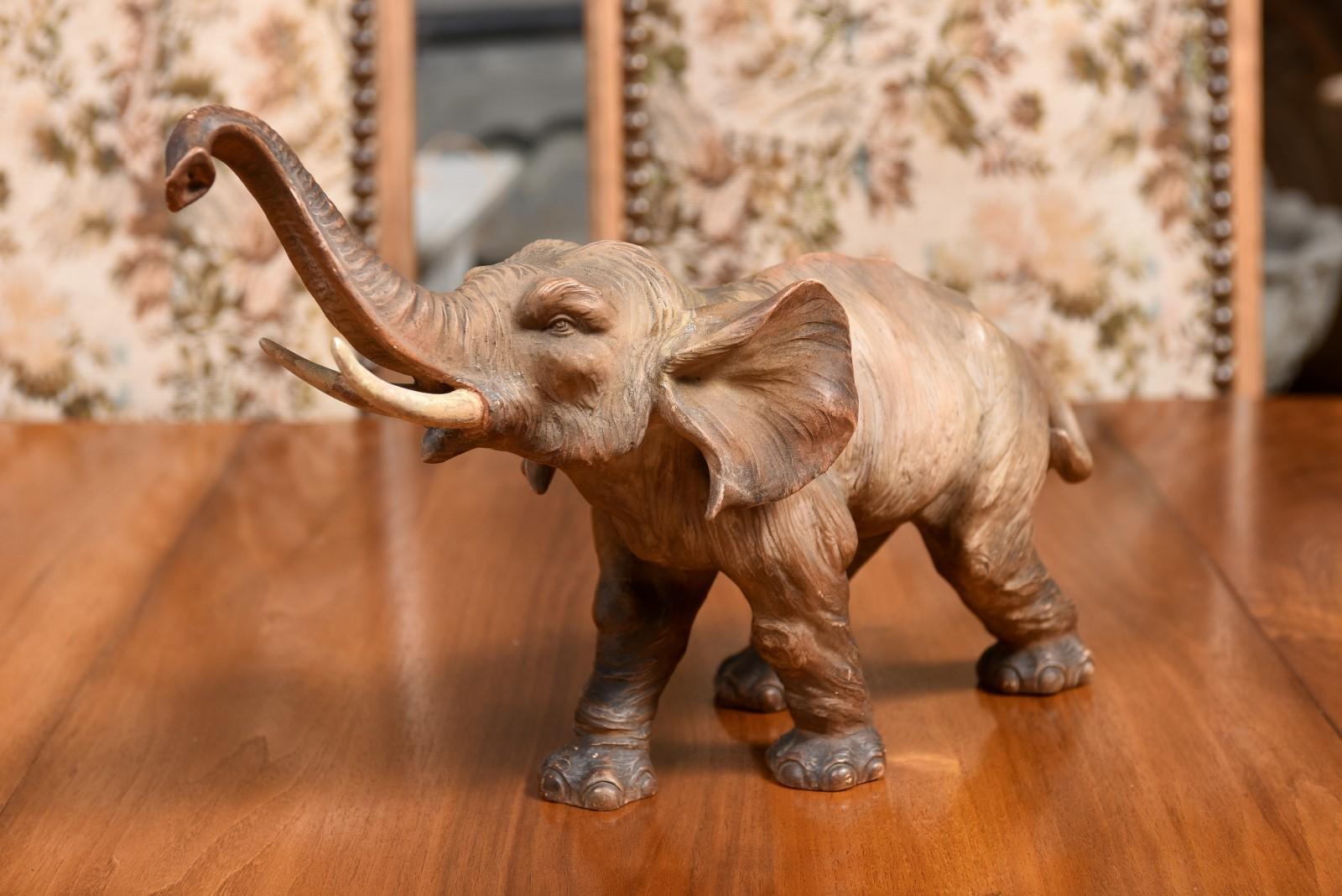 Sculpture française du 19ème siècle en terre cuite représentant un éléphant marchant d'Asie en vente 6