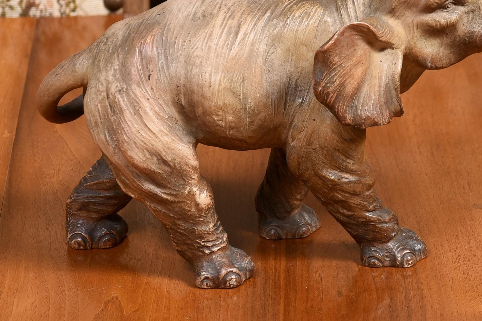 Terre cuite Sculpture française du 19ème siècle en terre cuite représentant un éléphant marchant d'Asie en vente