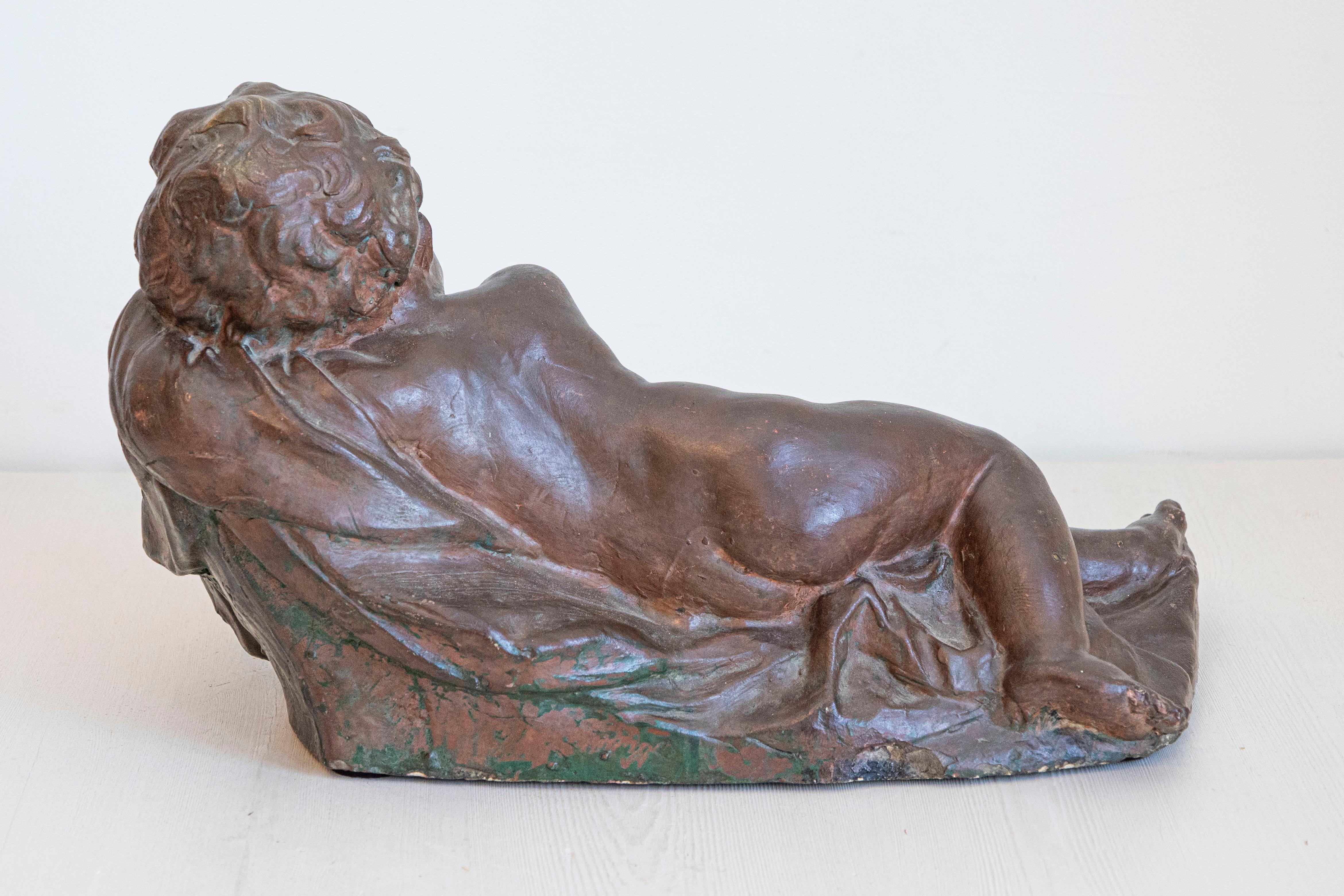 Cupido dormiente in terracotta francese del XIX secolo dopo Giovacchino Fortini In condizioni buone in vendita a Atlanta, GA