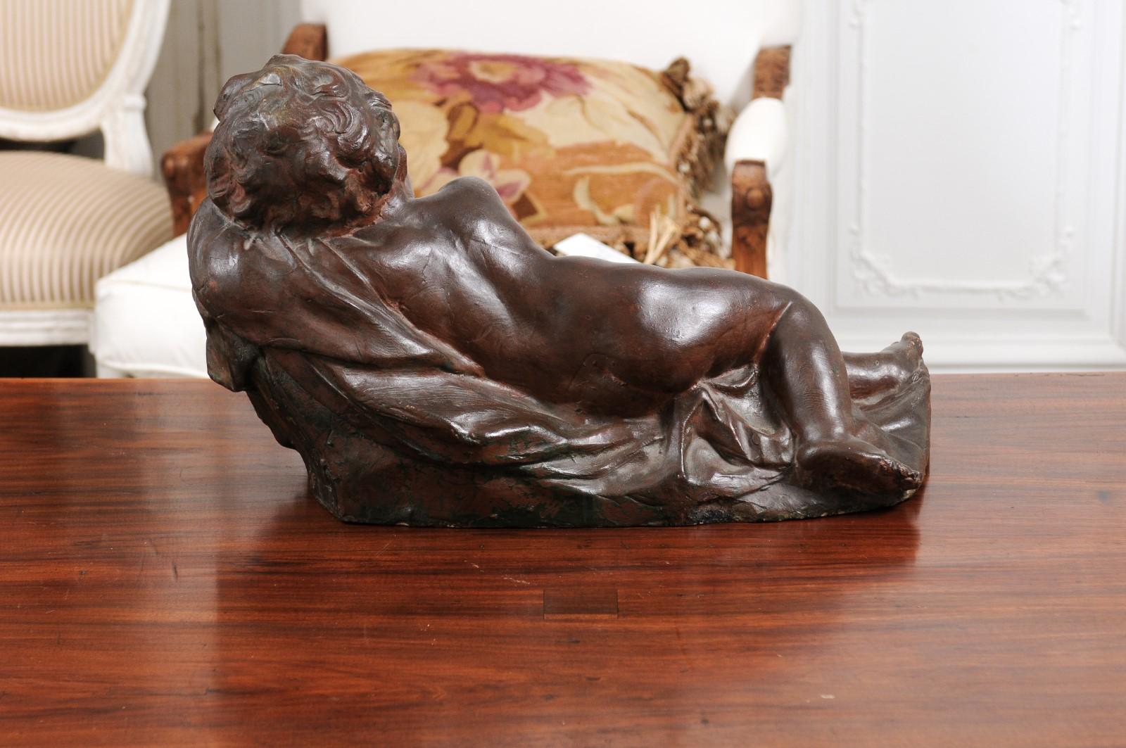Cupidon couchant en terre cuite du 19ème siècle d'après Giovacchino Fortini en vente 3