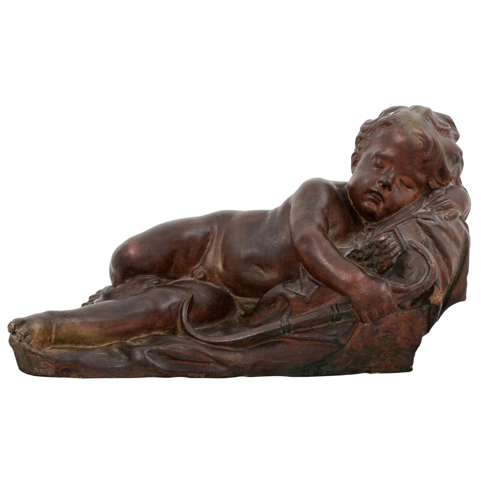Cupidon couchant en terre cuite du 19ème siècle d'après Giovacchino Fortini