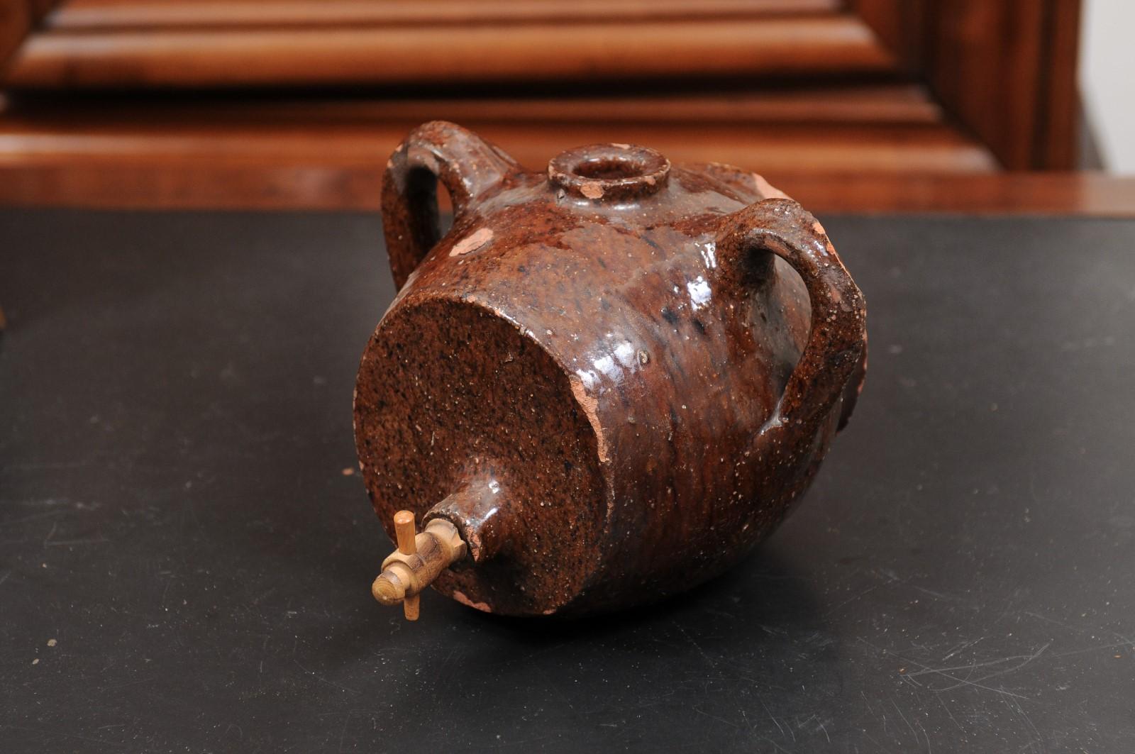 French 19th Century Terracotta Vinegar Pot with Chocolate Glaze and Great Patina For Sale 4