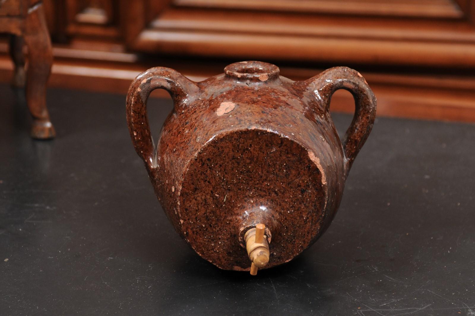French 19th Century Terracotta Vinegar Pot with Chocolate Glaze and Great Patina For Sale 5