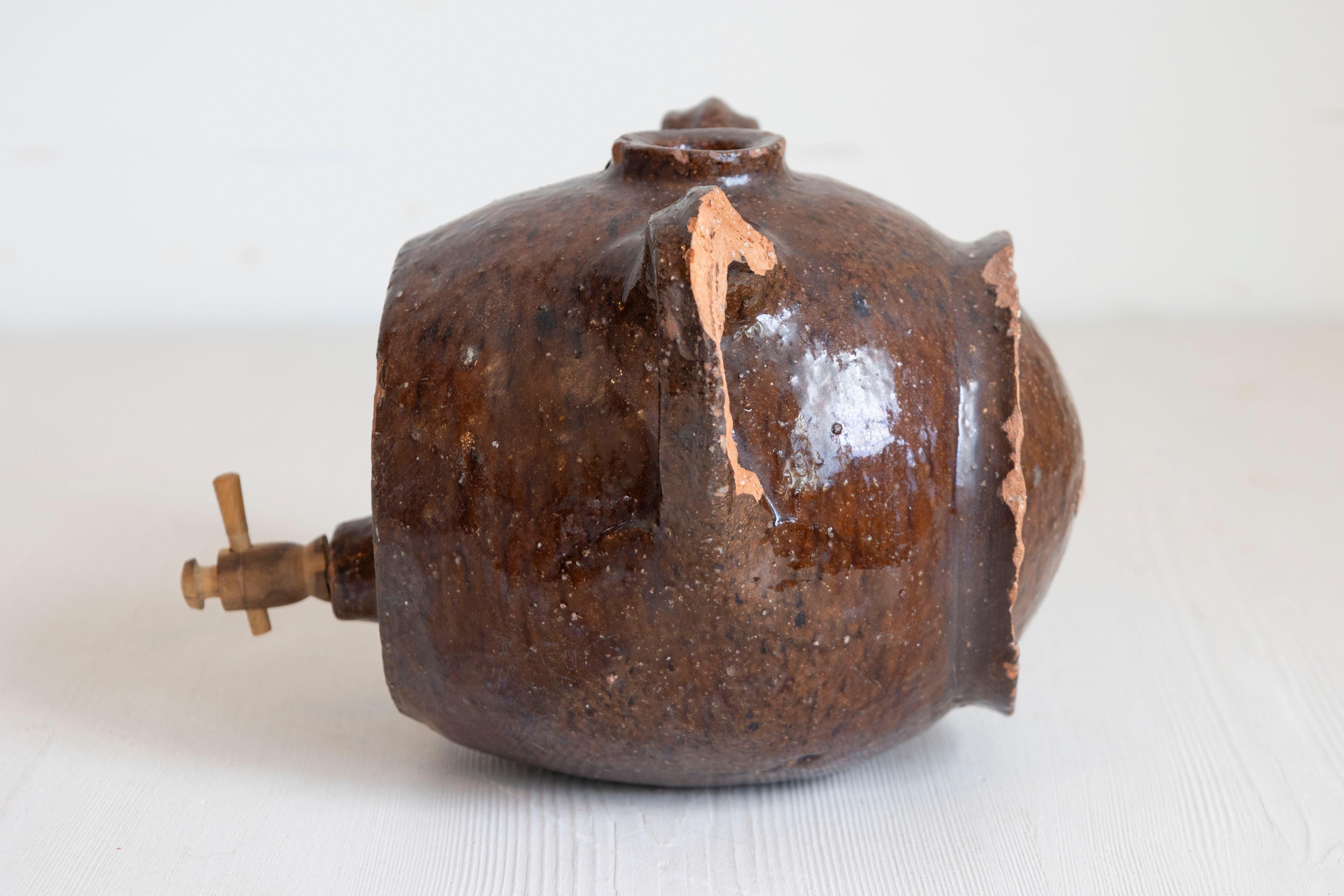 French 19th Century Terracotta Vinegar Pot with Chocolate Glaze and Great Patina For Sale 2