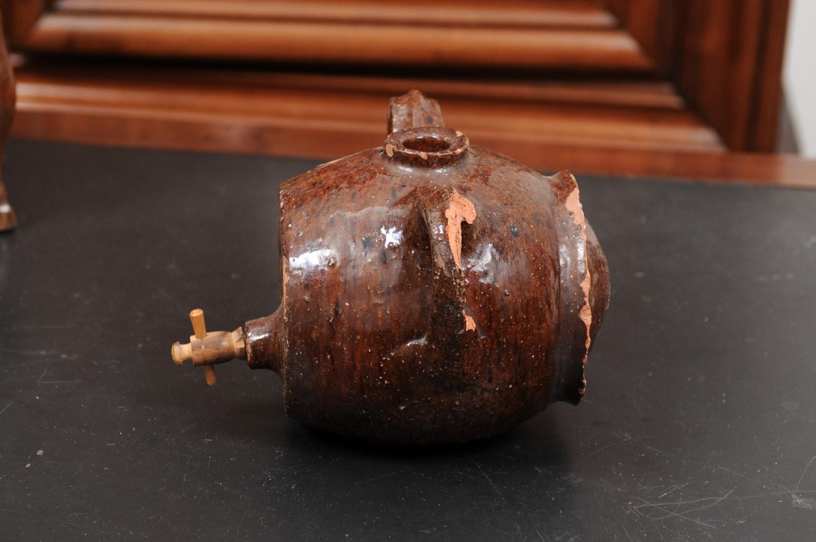 French 19th Century Terracotta Vinegar Pot with Chocolate Glaze and Great Patina For Sale 3