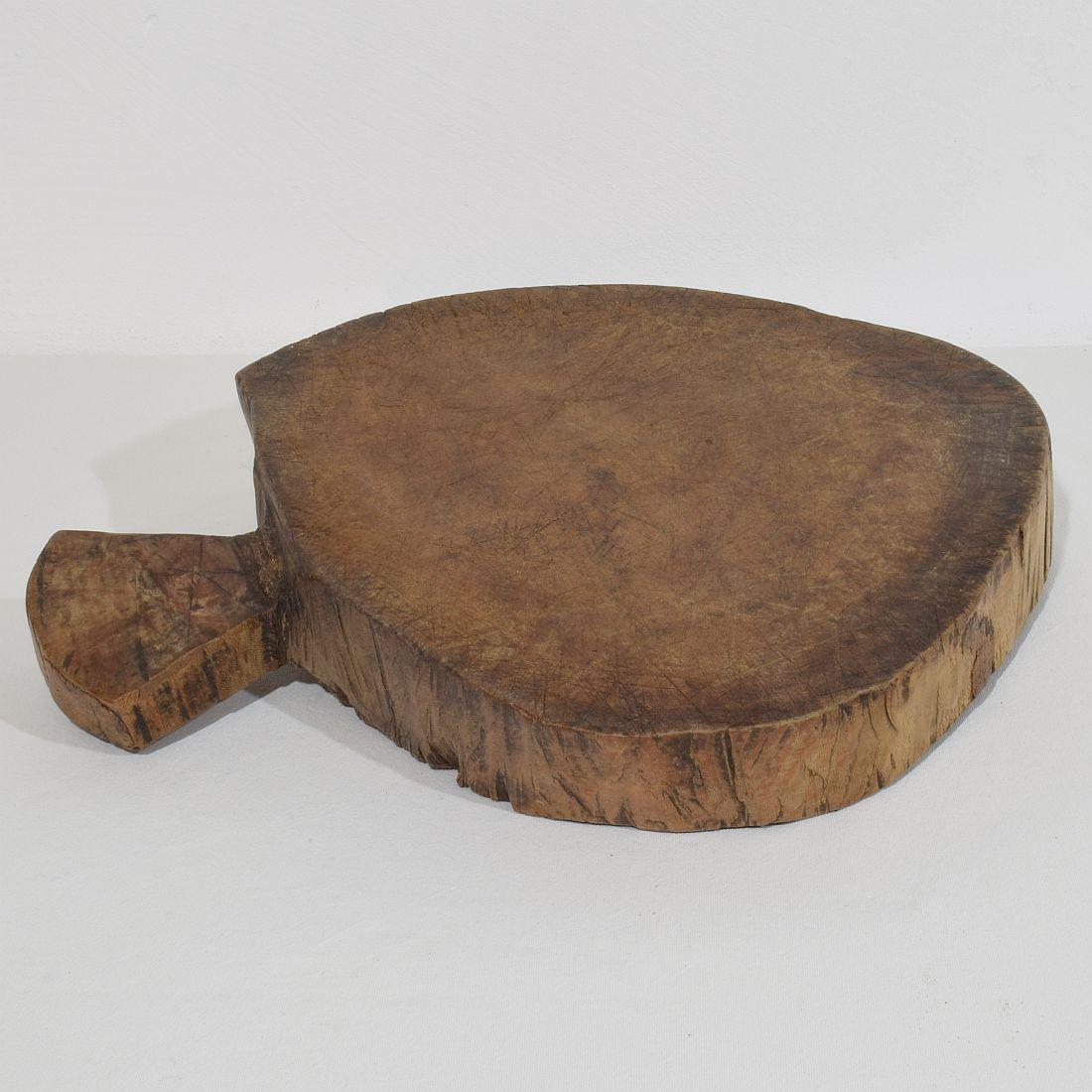 French 19th Century, Thick Wooden Chopping or Cutting Board (Französische Provence) im Angebot
