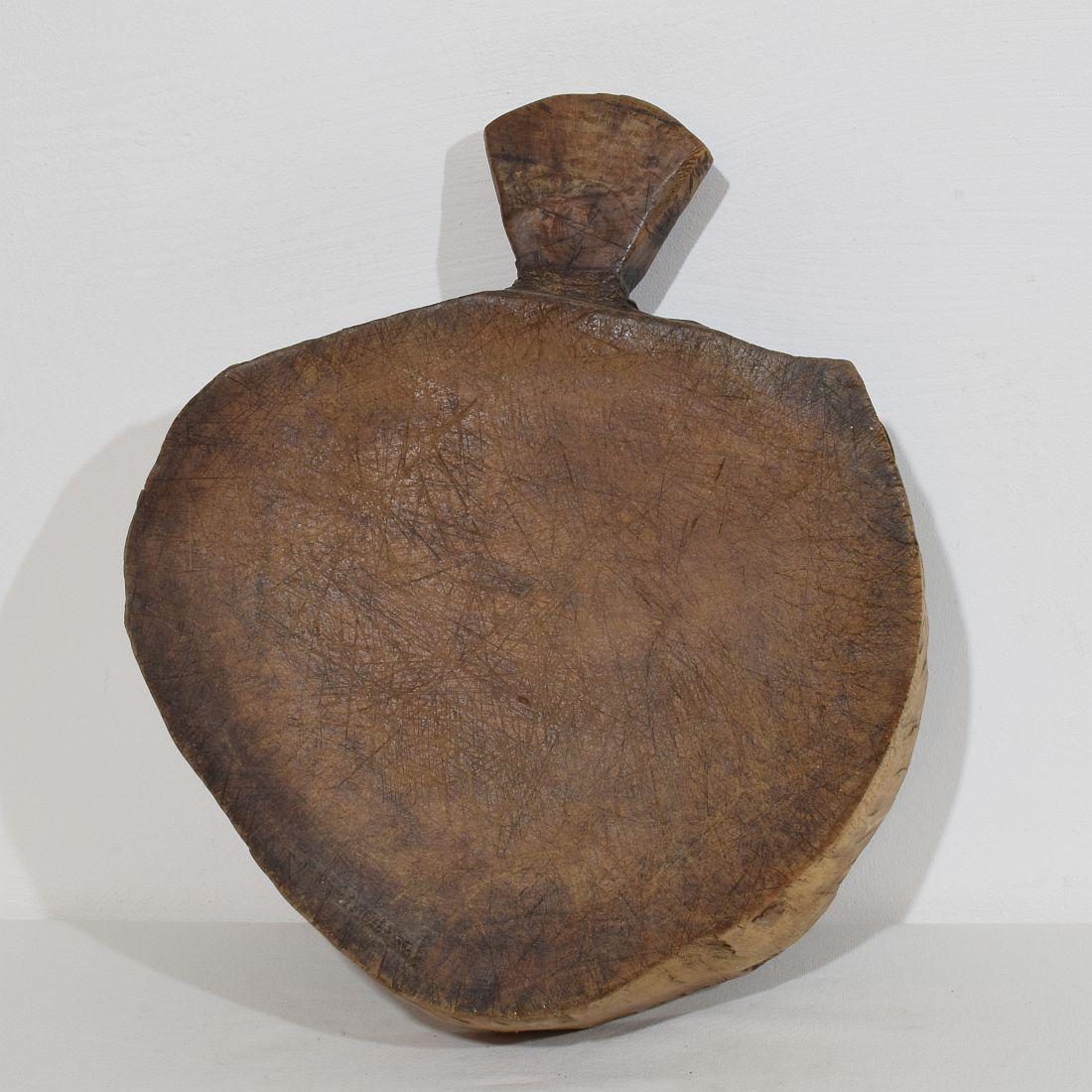 French 19th Century, Thick Wooden Chopping or Cutting Board (Handgeschnitzt) im Angebot