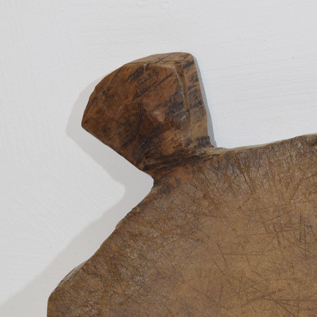 French 19th Century, Thick Wooden Chopping or Cutting Board (19. Jahrhundert) im Angebot