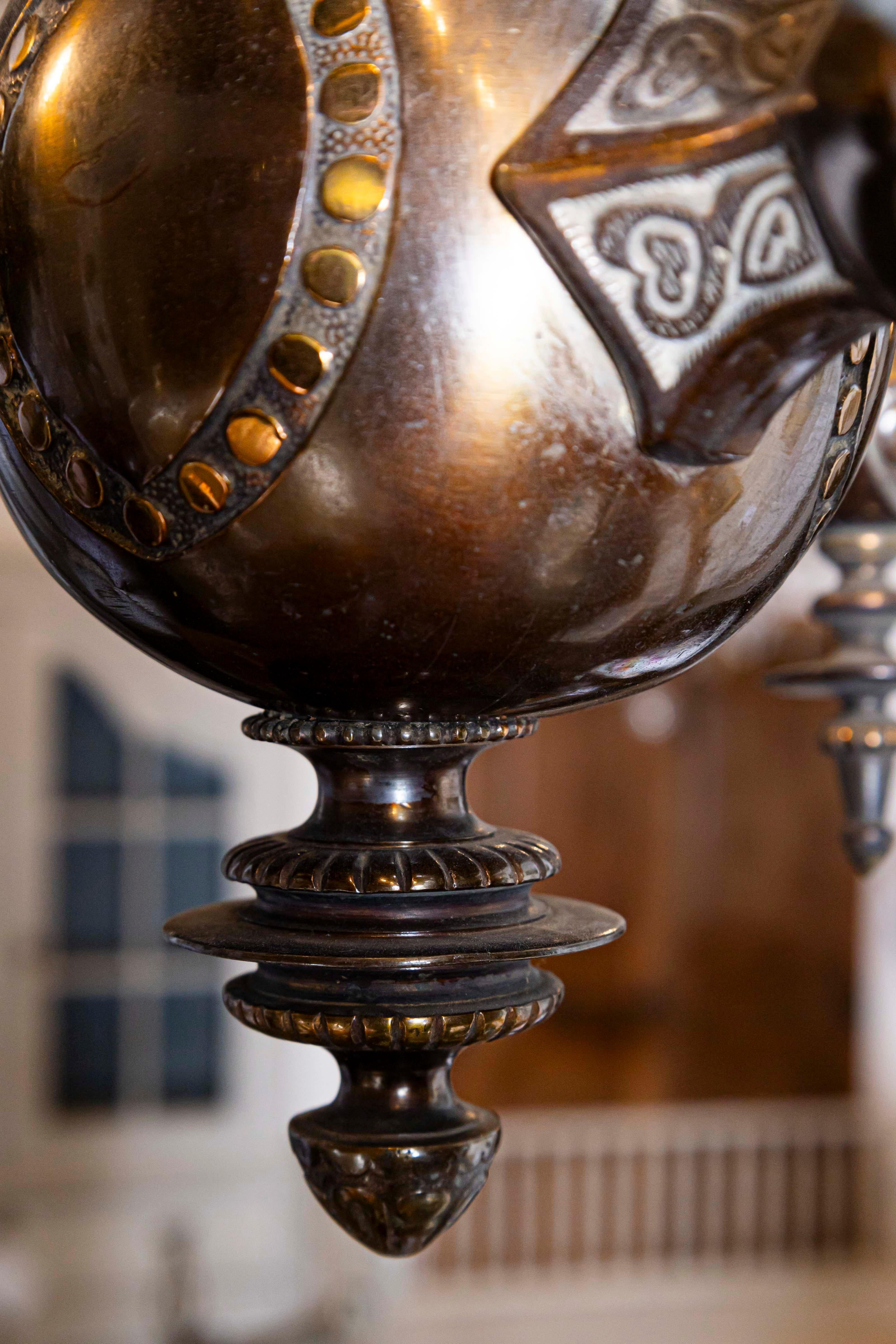Lustre à trois lumières en bronze et Baccarat à chérubins du 19e siècle français en vente 4