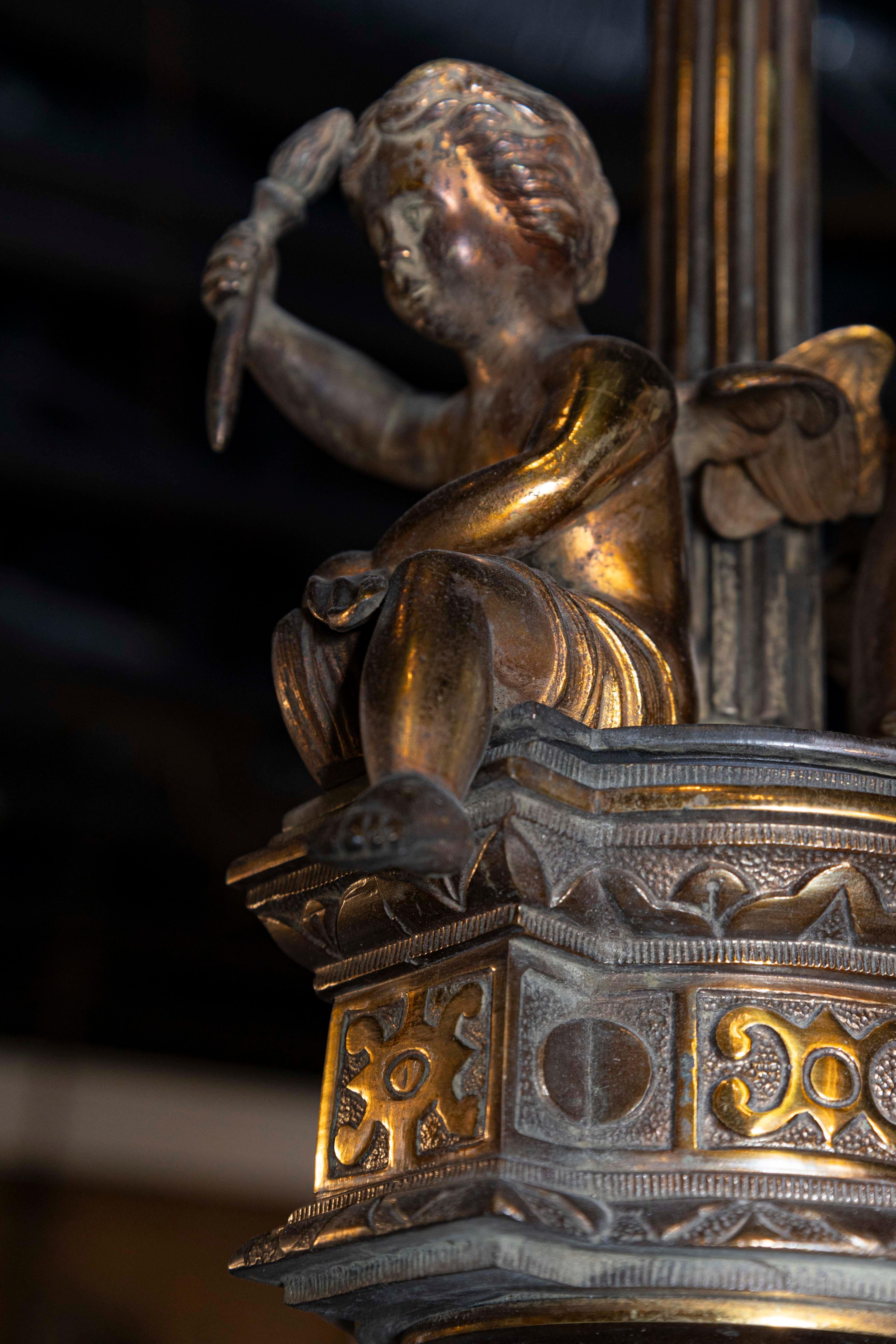 Lustre à trois lumières en bronze et Baccarat à chérubins du 19e siècle français en vente 2