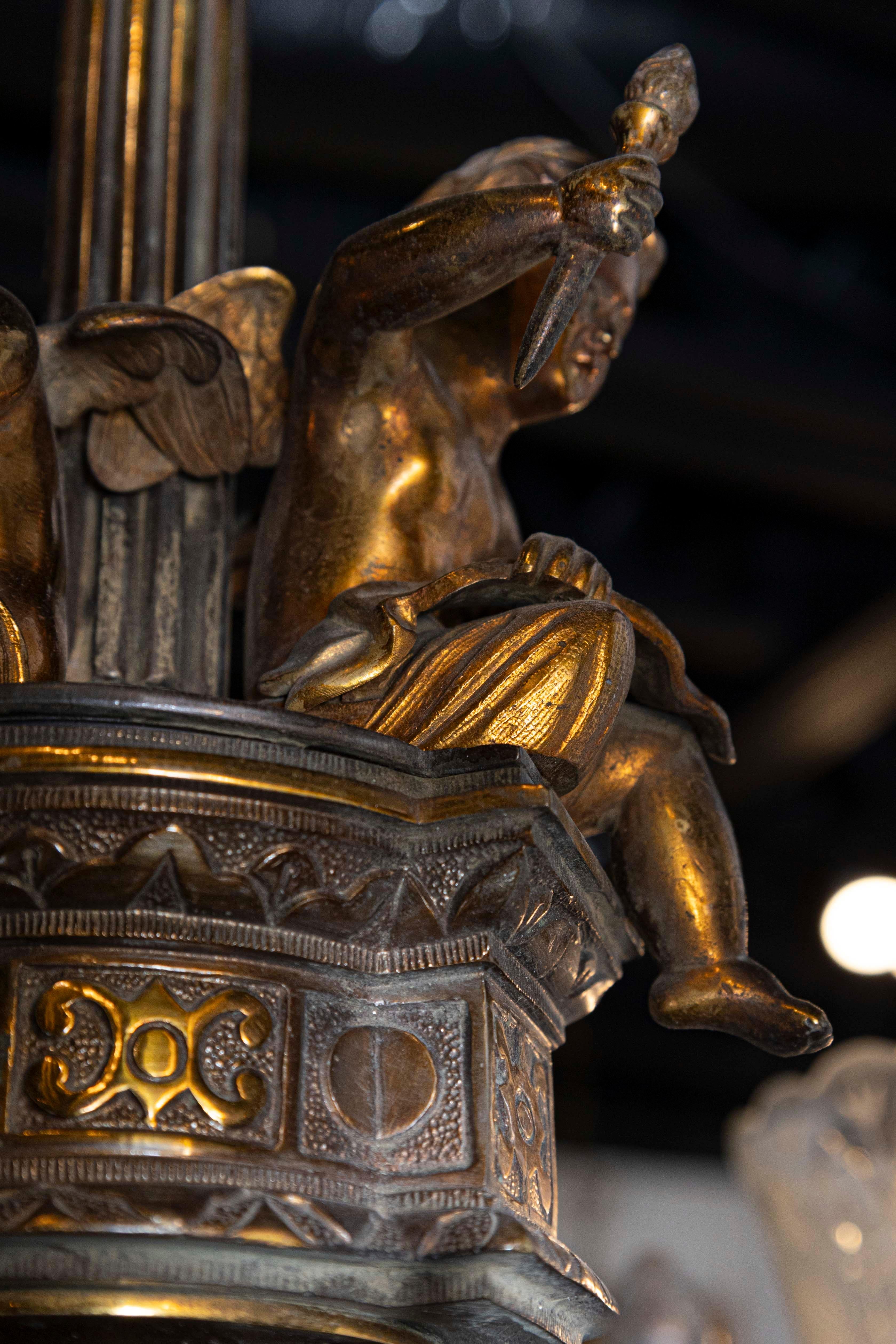 Lustre à trois lumières en bronze et Baccarat à chérubins du 19e siècle français en vente 3