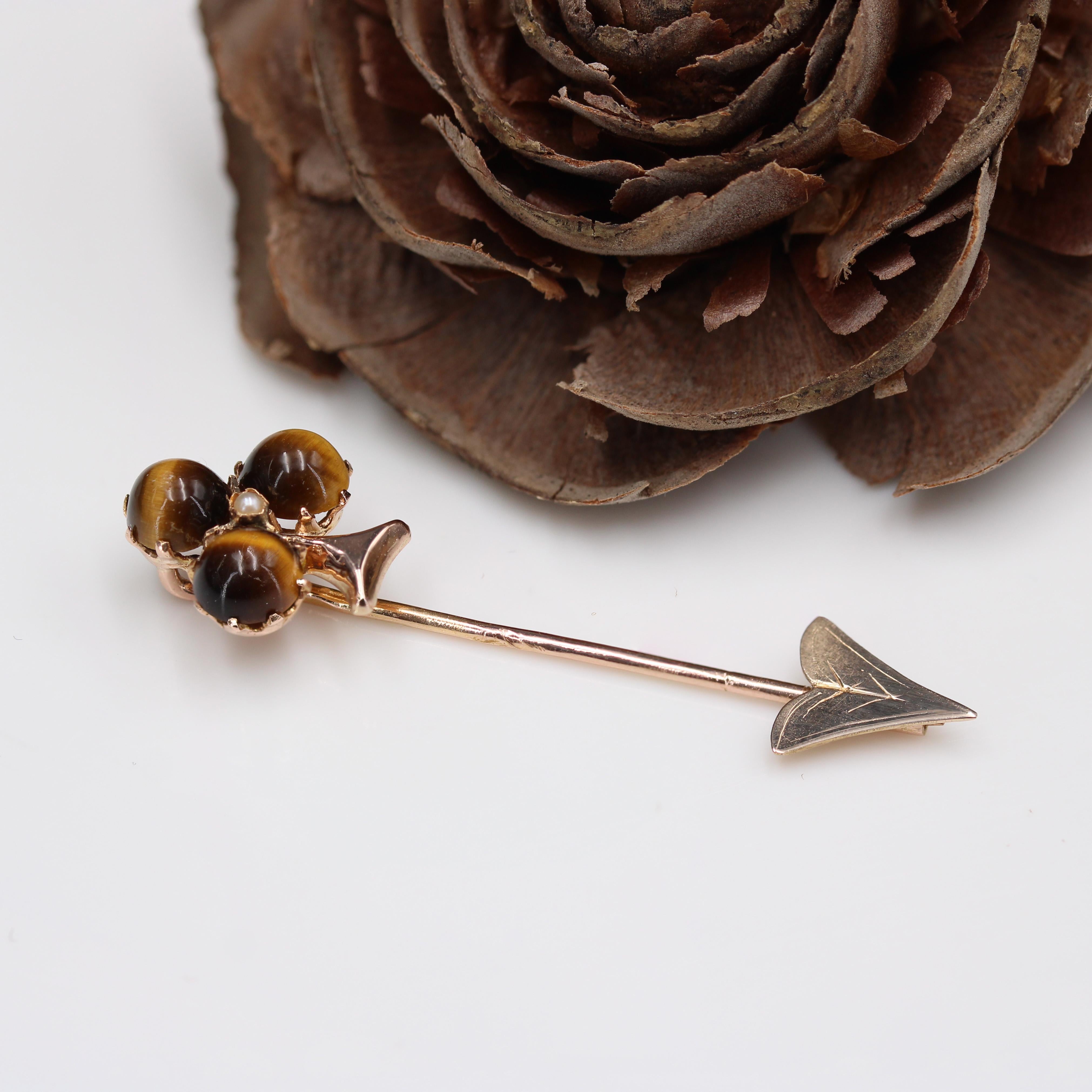 Napoleon III French 19th Century Tiger Eye Fine Pearl Rose Gold Clover Pin Brooch For Sale